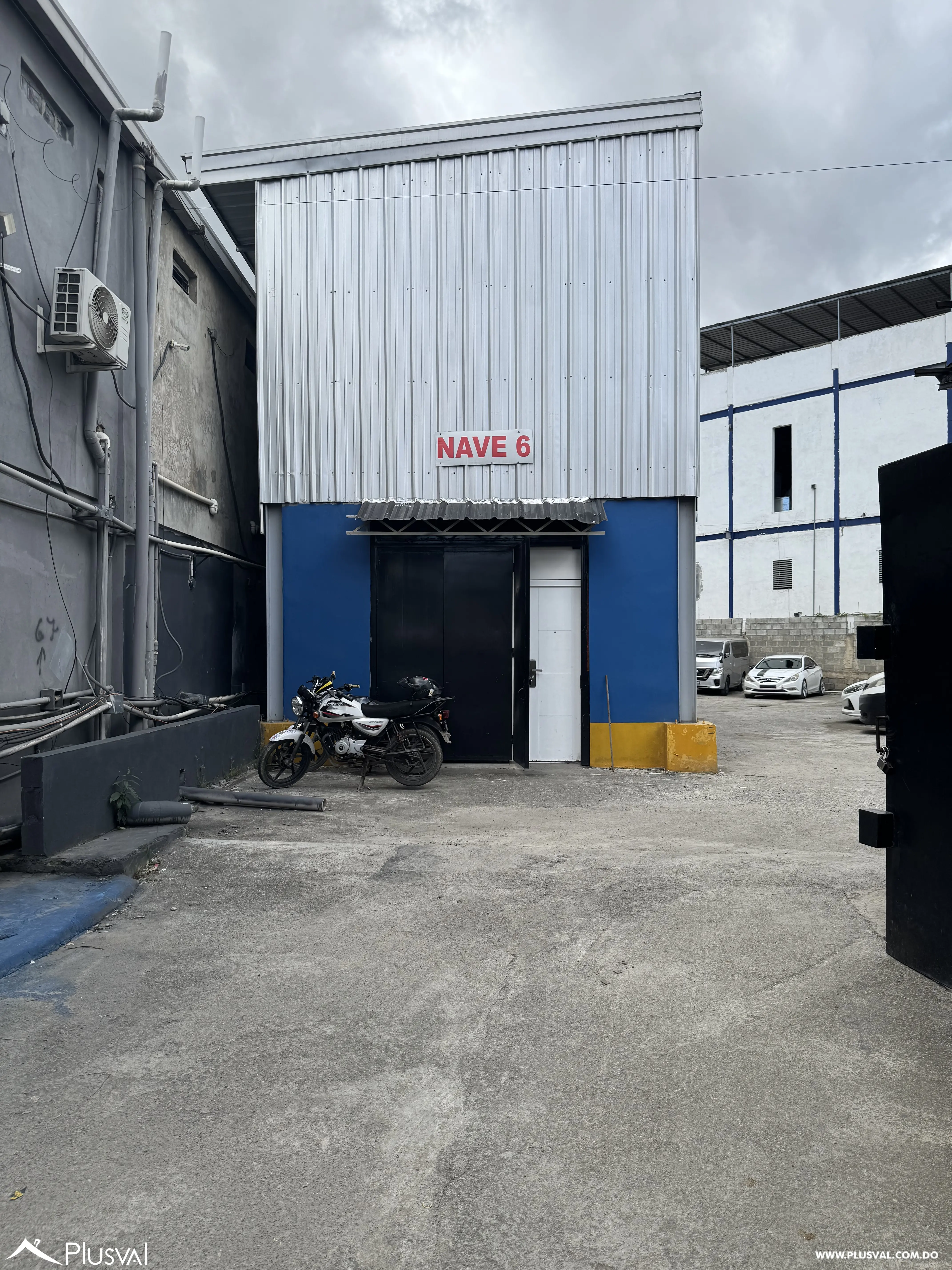 Alquilo Nave de 2 niveles  de 200 Mt2 en La Av. Isabel Aguiar 482810