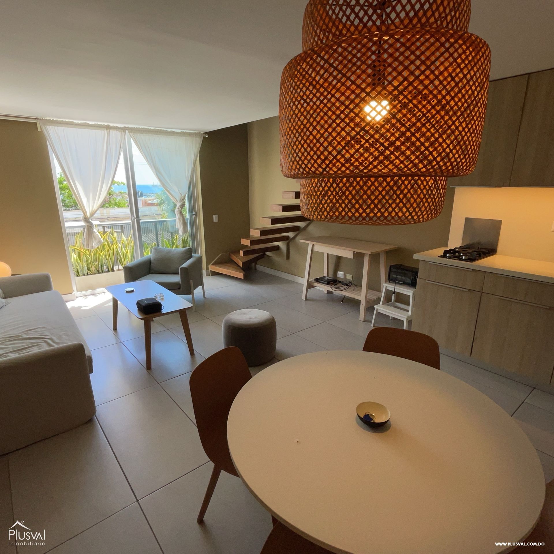 Vive la Historia en la Zona Colonial: Estudio Amueblado Moderno con Terraza 396349