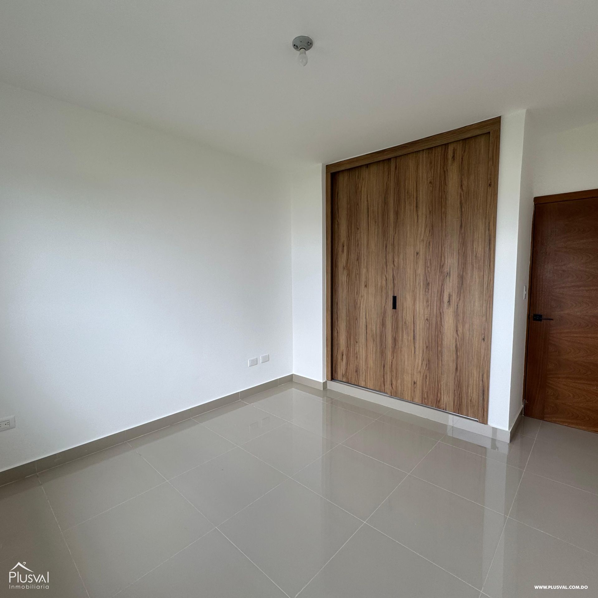 Amplio apartamento residencial ubicado en un 4to nivel con terraza, ideal para los amantes de la naturaleza y de la cordillera. 501318