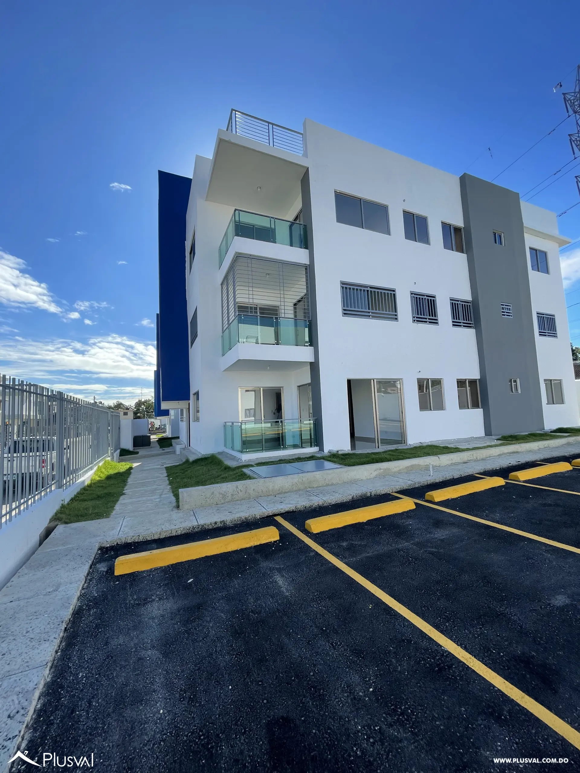 Complejo de  Aptos - Primer Nivel - 3 Habitaciones + Patio 528095