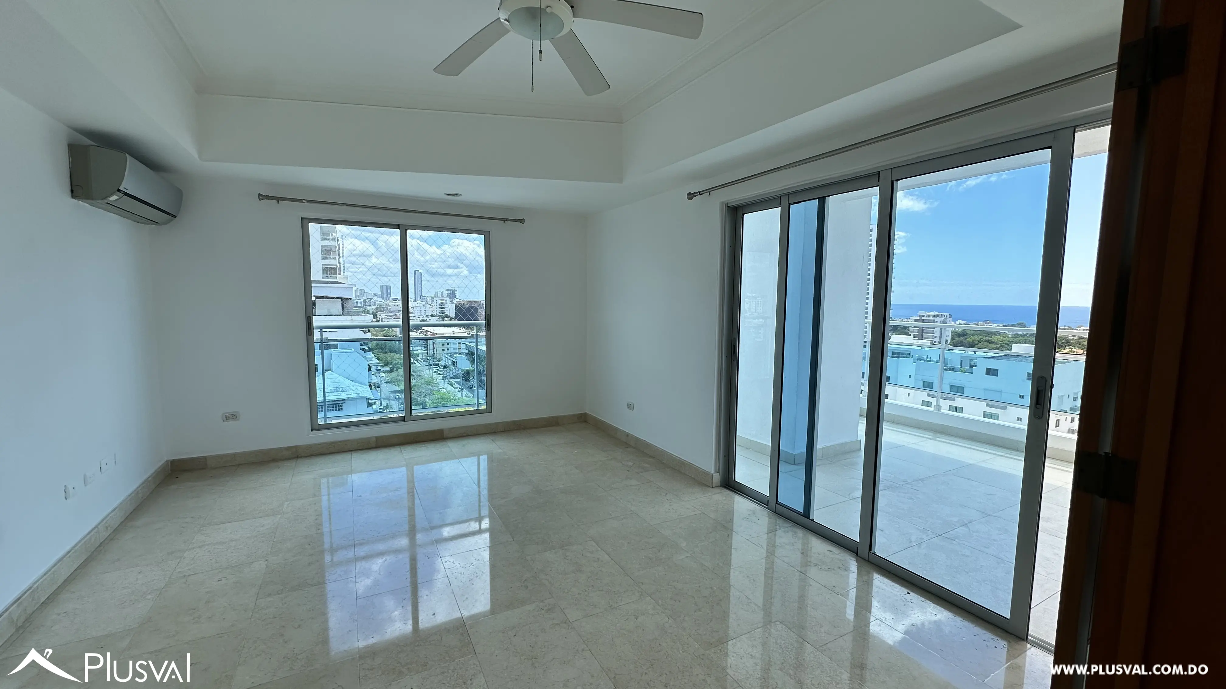 Apartamento en venta de 3 habitaciones con vista al mar en Avenida Enriquillo, piso alto y 3 parqueos 499599