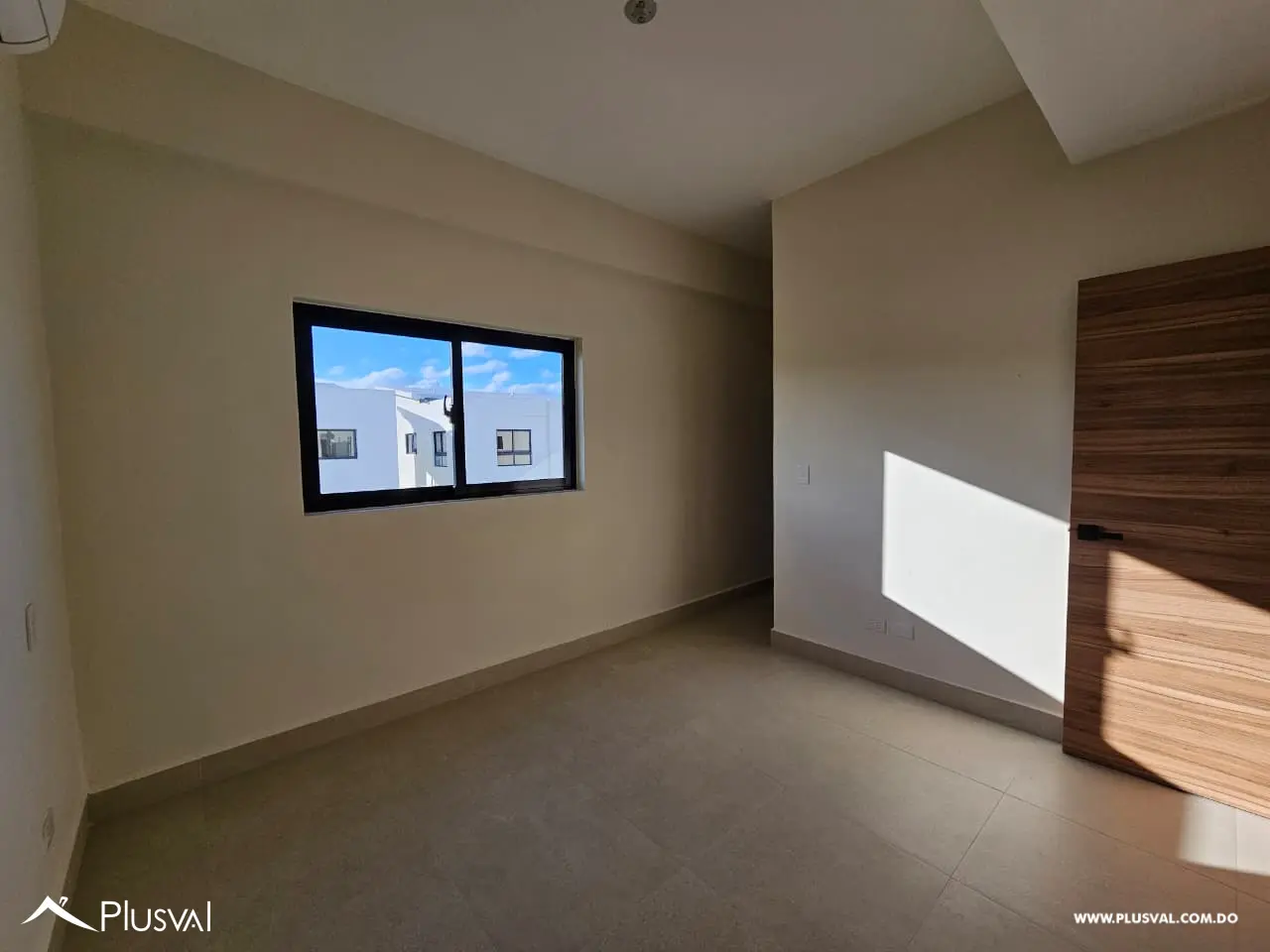 Casa en renta con piscina, terraza y jardín privado, amplios espacios y concepto abierto 477966