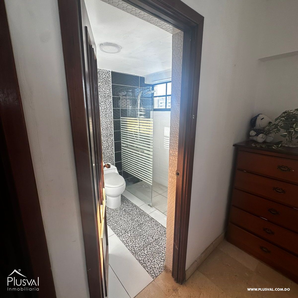 Hermoso y amplio apartamento en La Esperilla, cerca de comodidades, educación y accesos principales. 383697