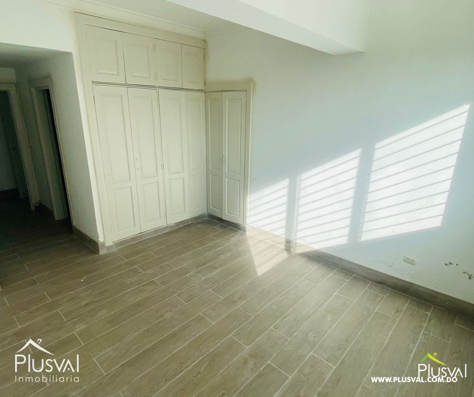 SE ALQUILA AMPLIO APARTAMENTO EN GAZCUE 246199