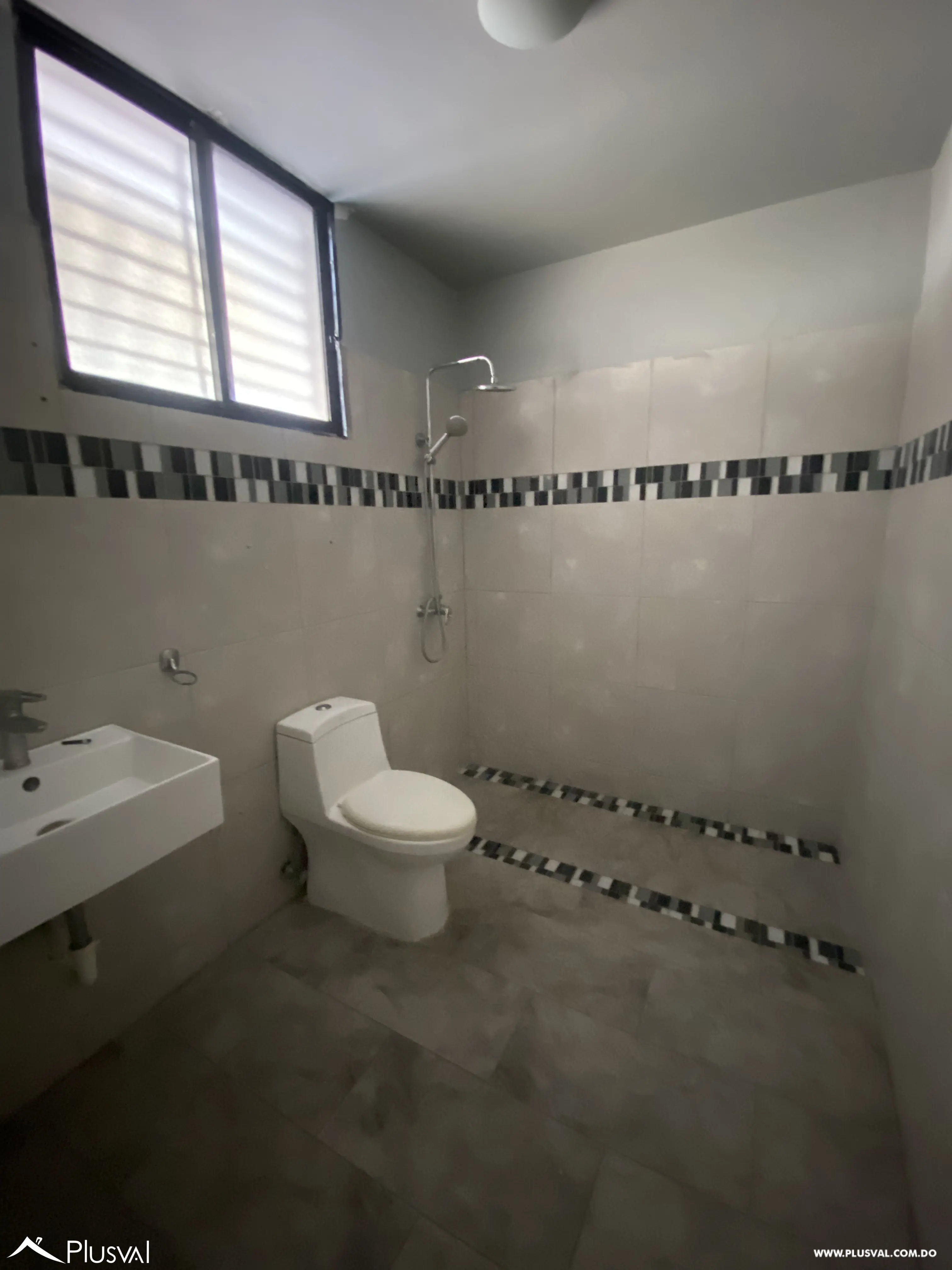 Casa de dos niveles  en alquiler en los prados 477093