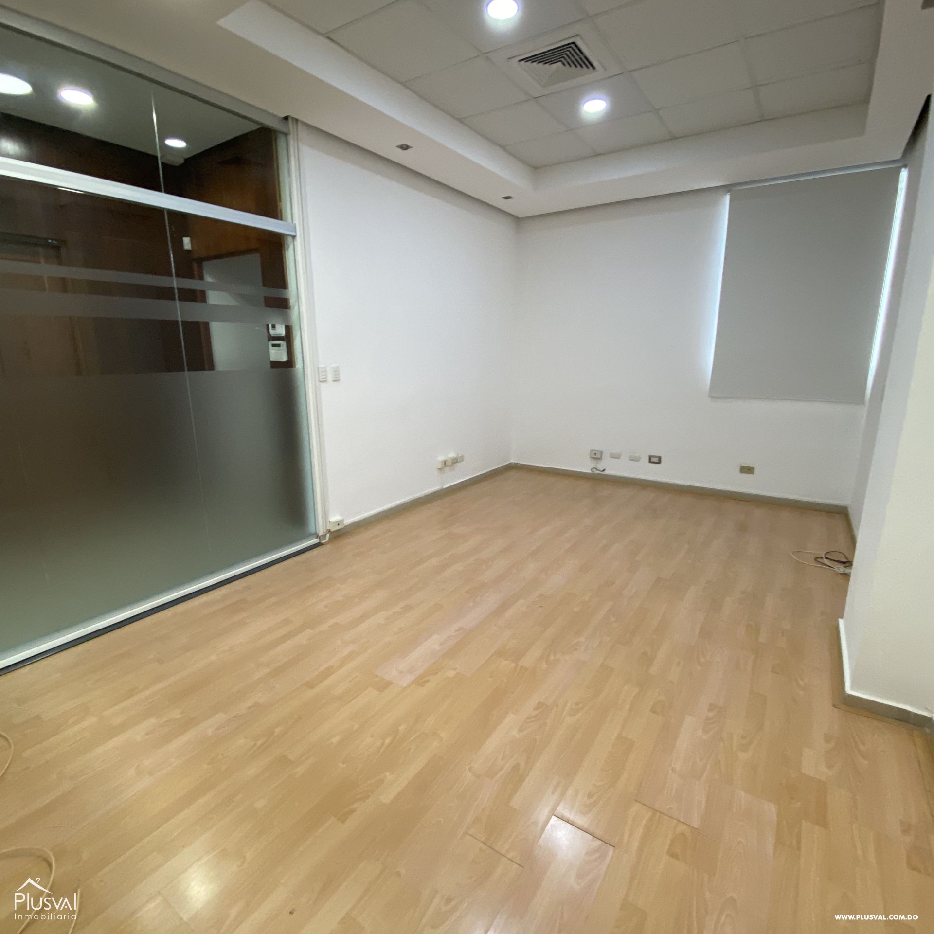 Excelente local de oficina en alquiler en el sector de Naco 487600