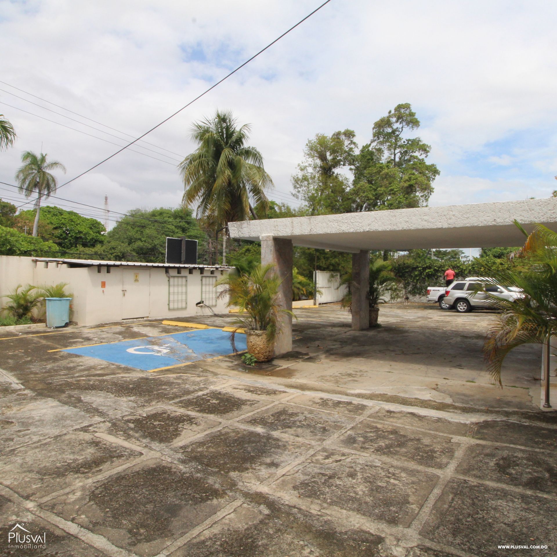 Amplio terreno en venta  ubicado en la Máximo Gómez . 209983
