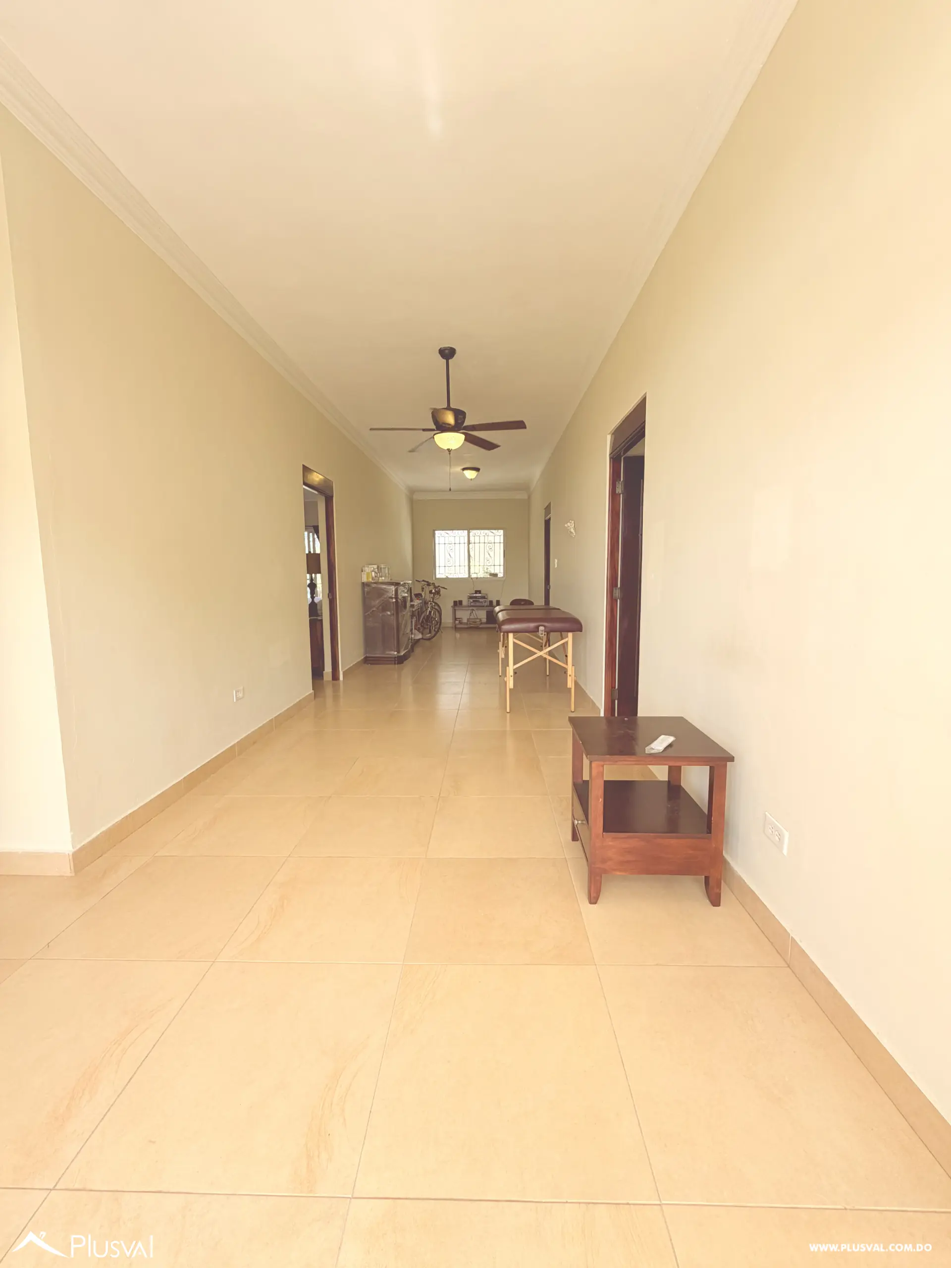 Casa de 3 Niveles con Piscina y Área Social en Juan Dolio 513199