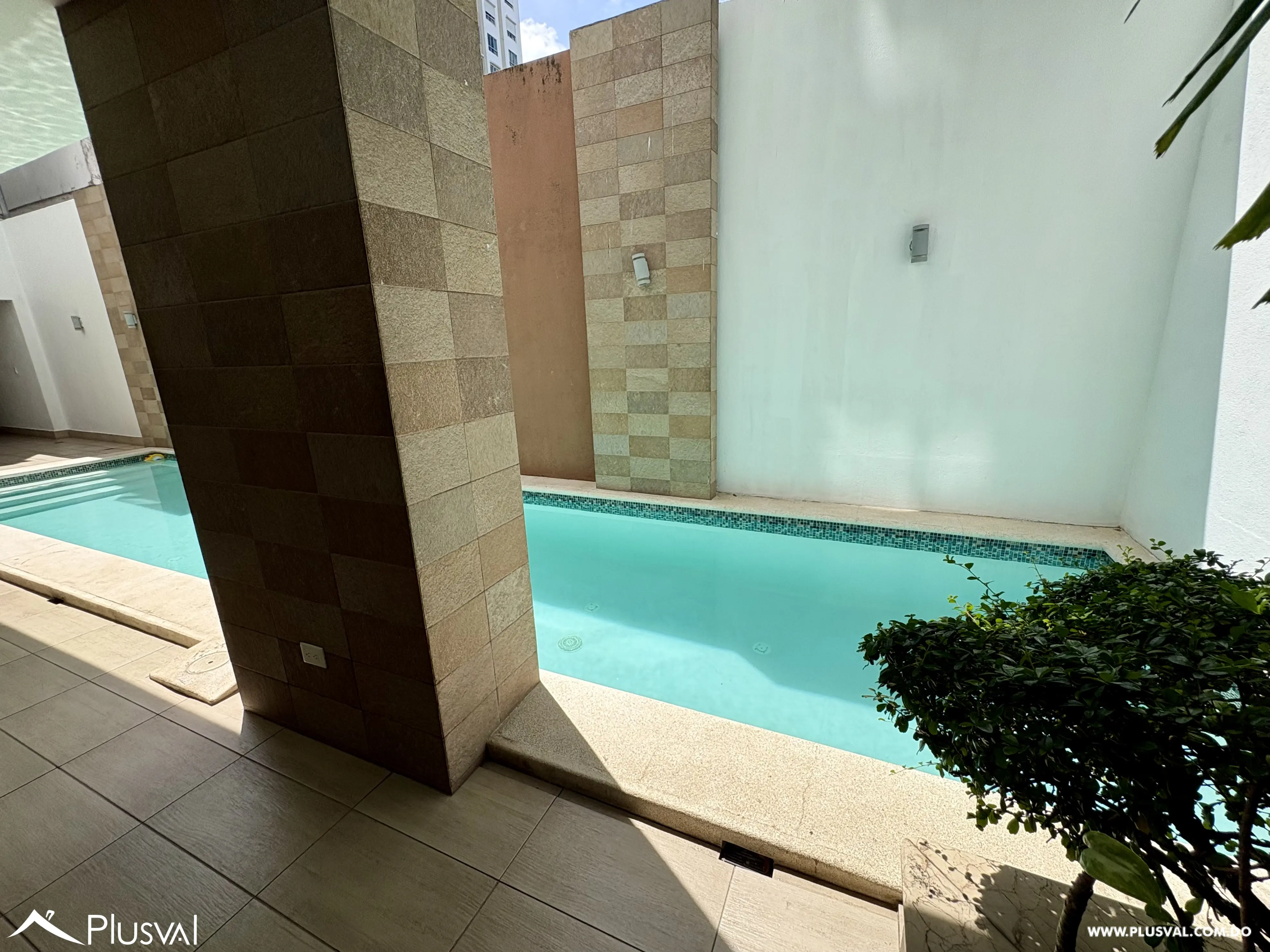 Apartamento en alquiler amueblado de 3 habitaciones y 3.5 baños en Piantini 467352