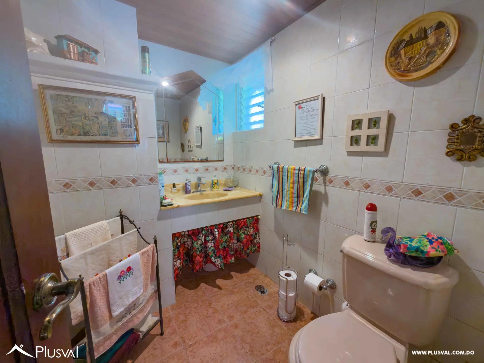 Villa en Venta en Juan Dolio con Piscina, Gazebo y Amplio Patio en Comunidad de Golf 496770