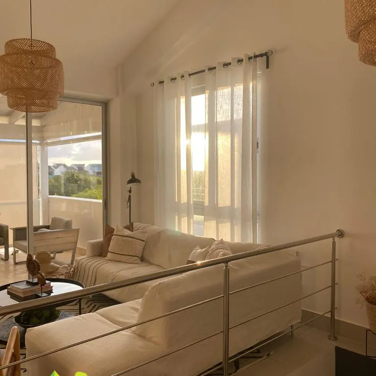 Amplio apartamento en venta con terraza y acceso a playa en Punta Cana Village 444521