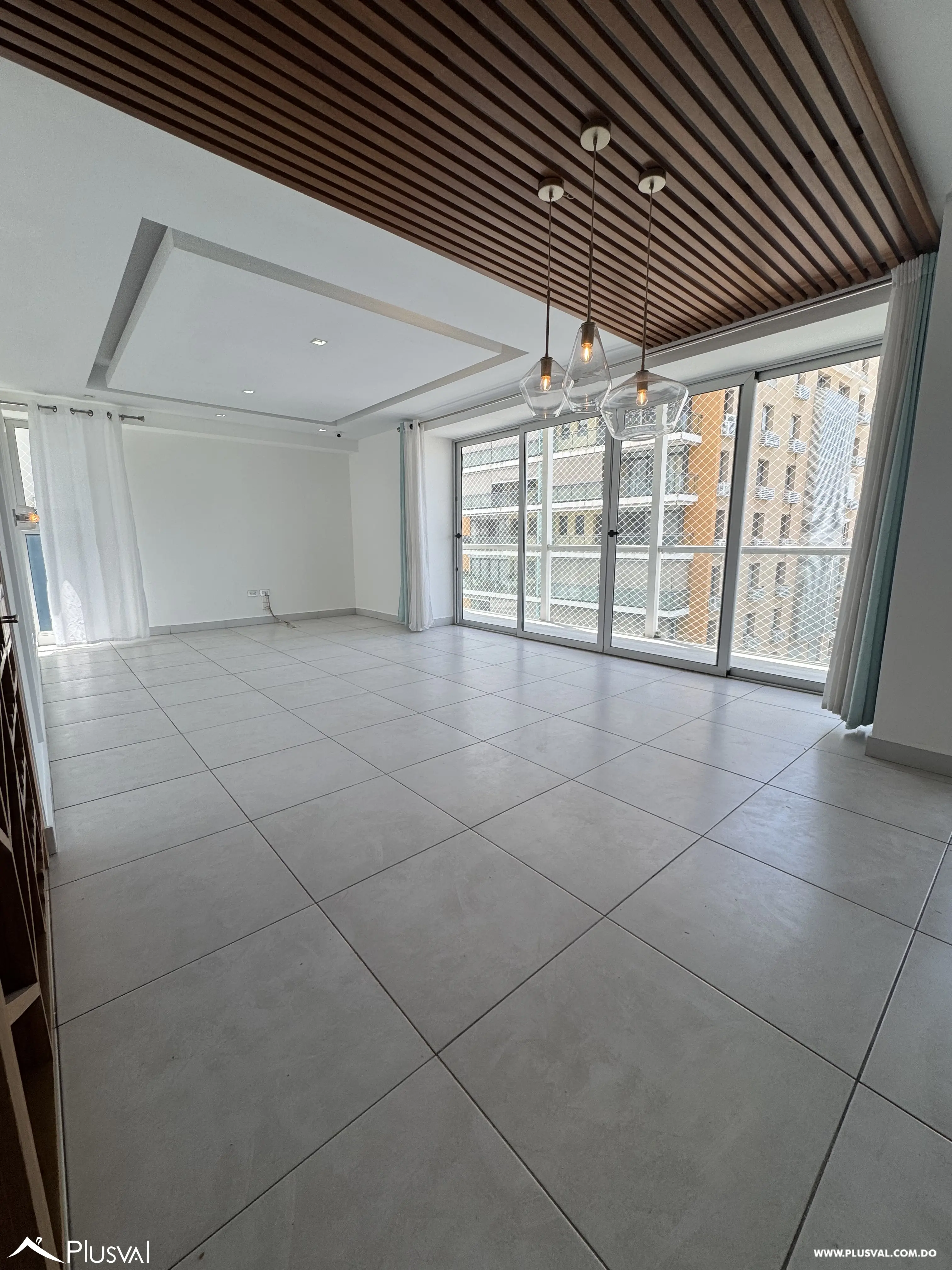Alquiler apartamento de 3 habitaciones en Evaristo Morales. 518465