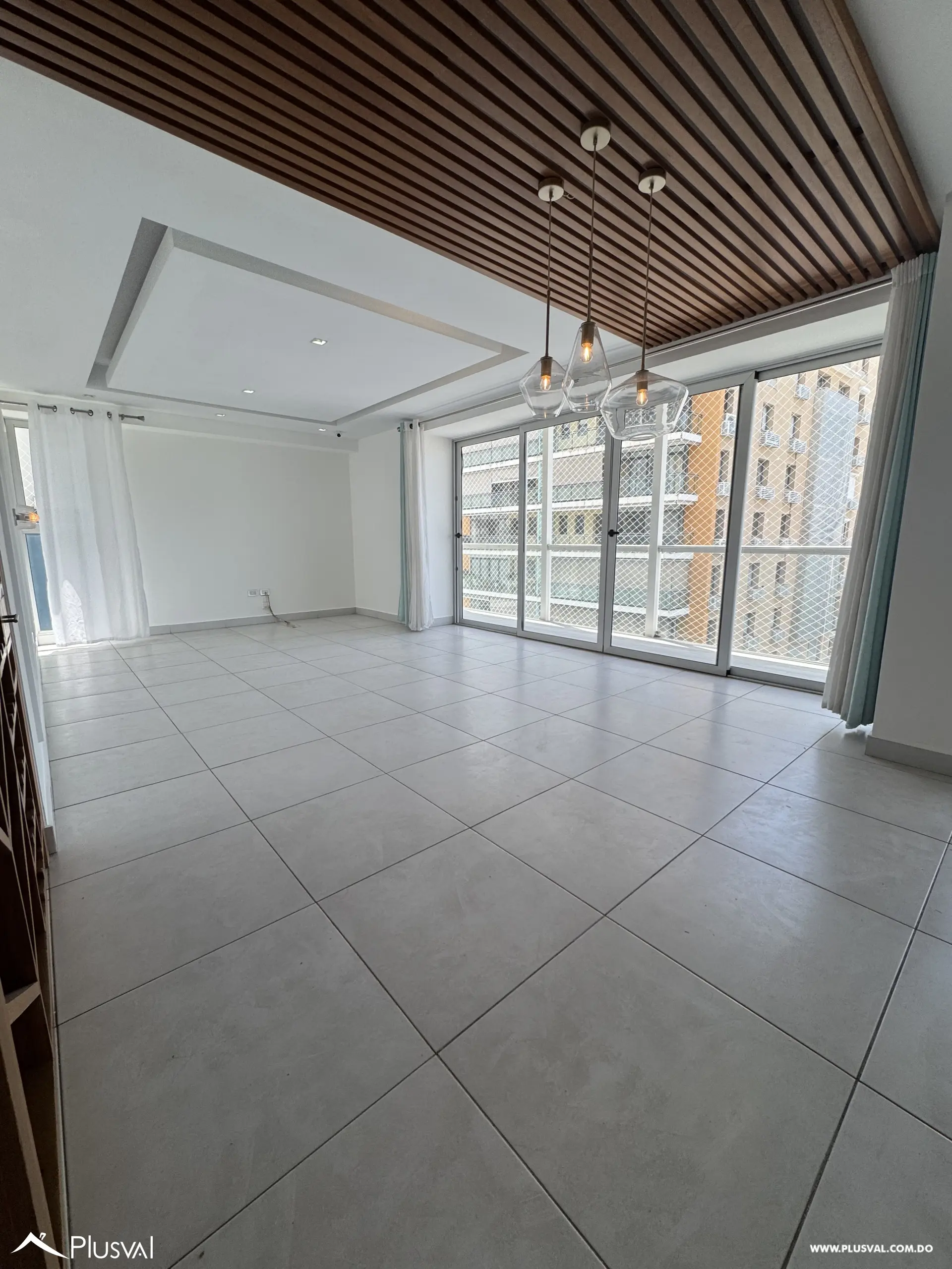 Alquiler apartamento de 3 habitaciones en Evaristo Morales. 518465