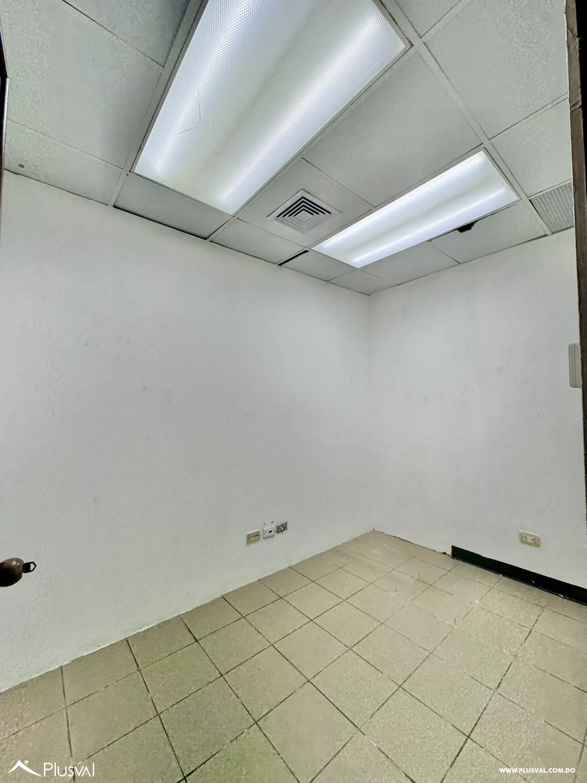 Alquilo Excelente Local Comercial en Torre Corporativa 519128