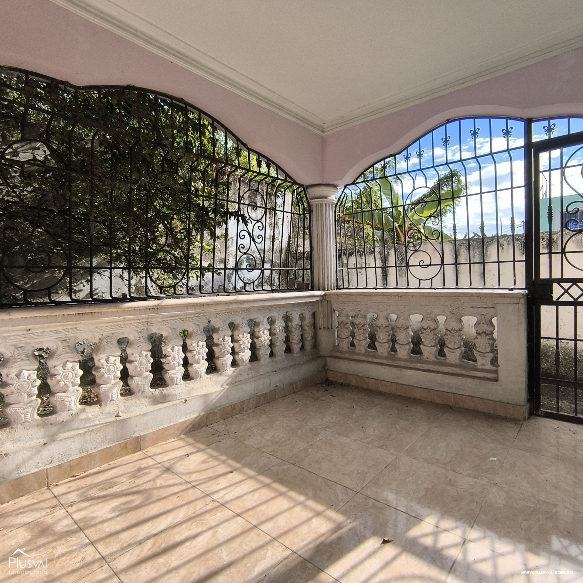 Casa en venta de dos niveles en Km 14 Autopista Duarte 422744