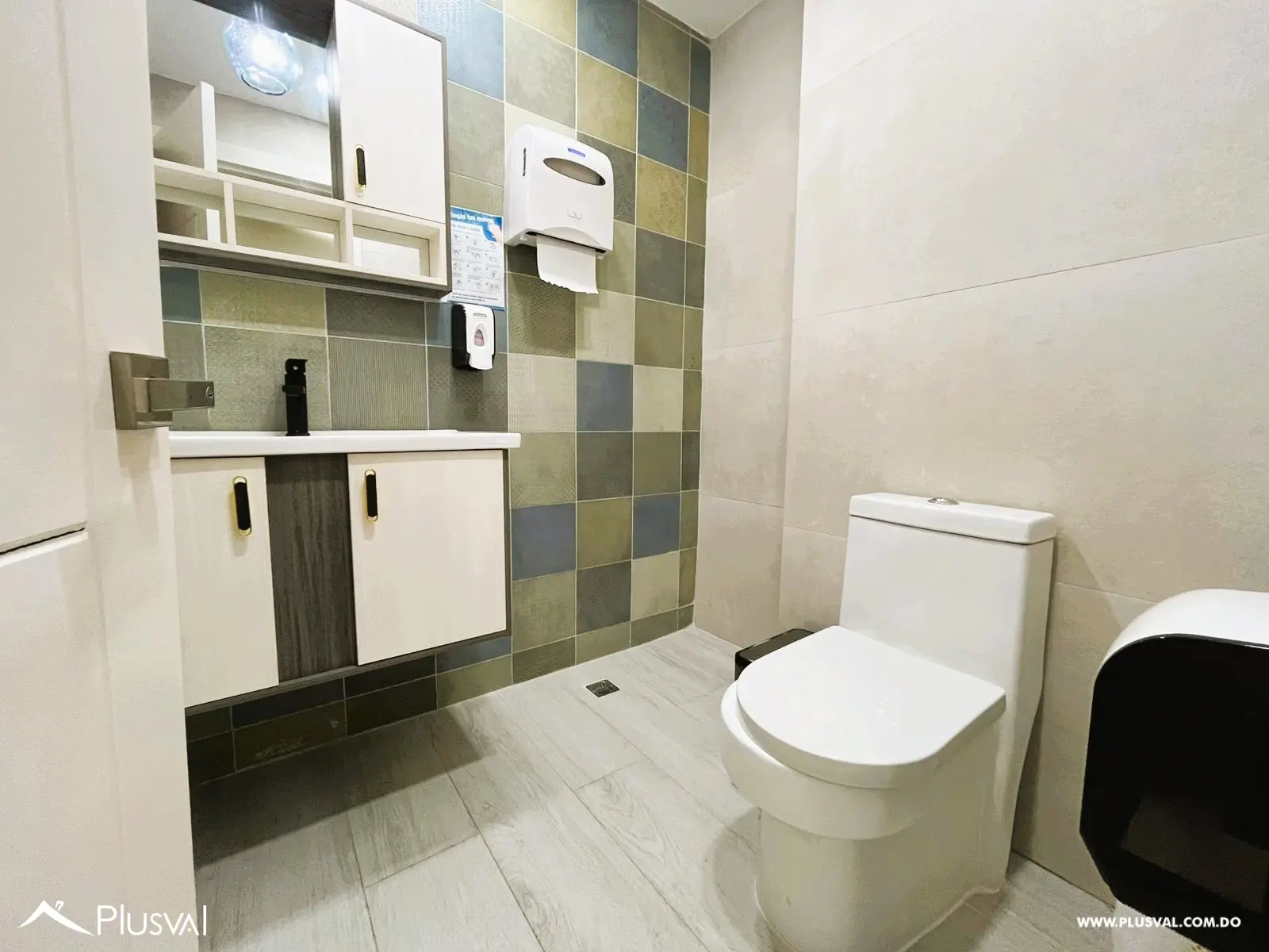 Local equipado para centro de estética en alquiler en Gazcue 467173