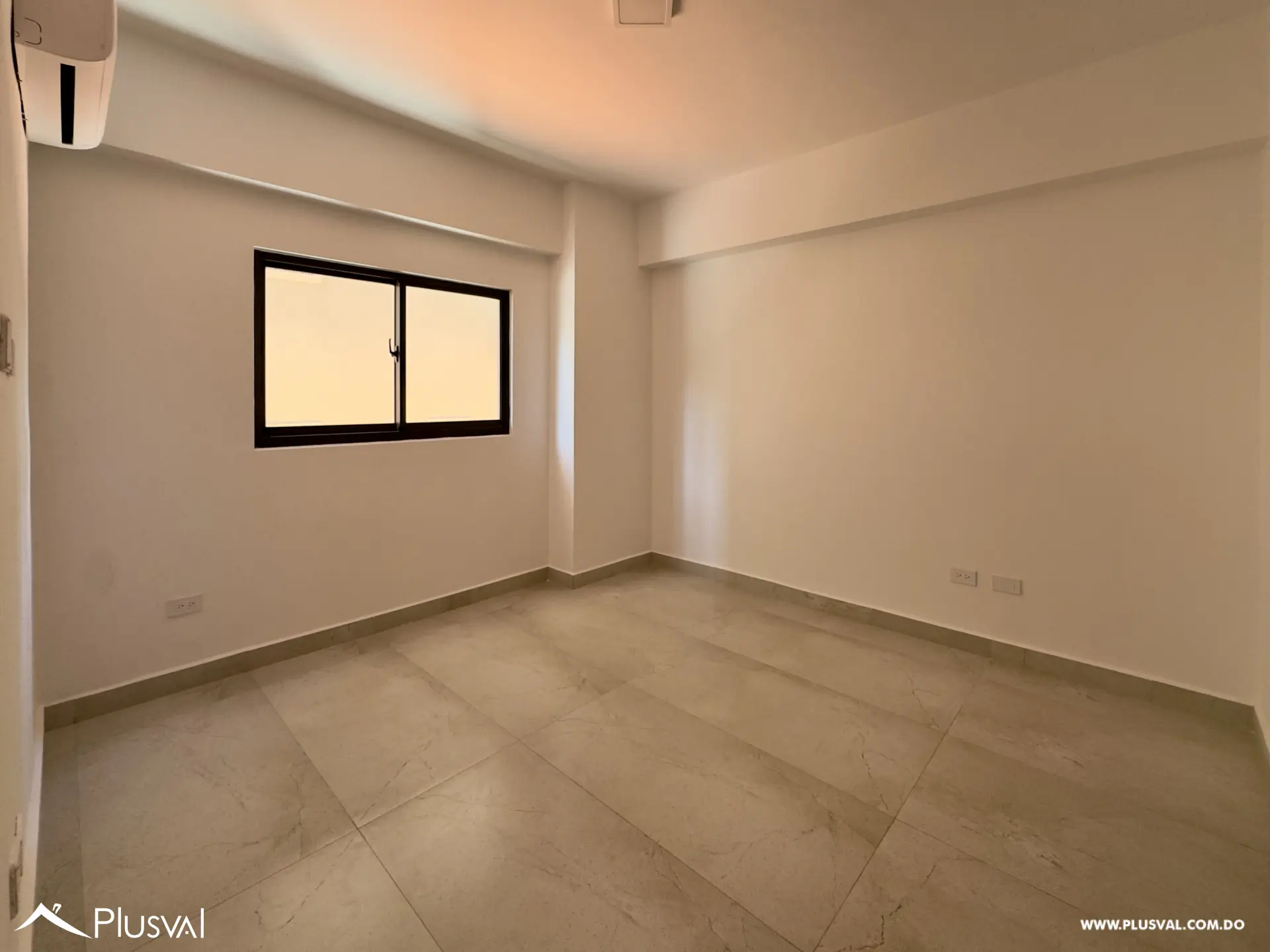 Alquilo apartamento de 1 habitacion con 2 parqueos en Evaristo Morales. 484197