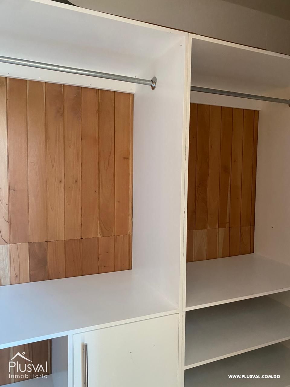 Casa Moderna de Dos Niveles en Complejo Cerrado con Diseño Funcional y Patio 483975