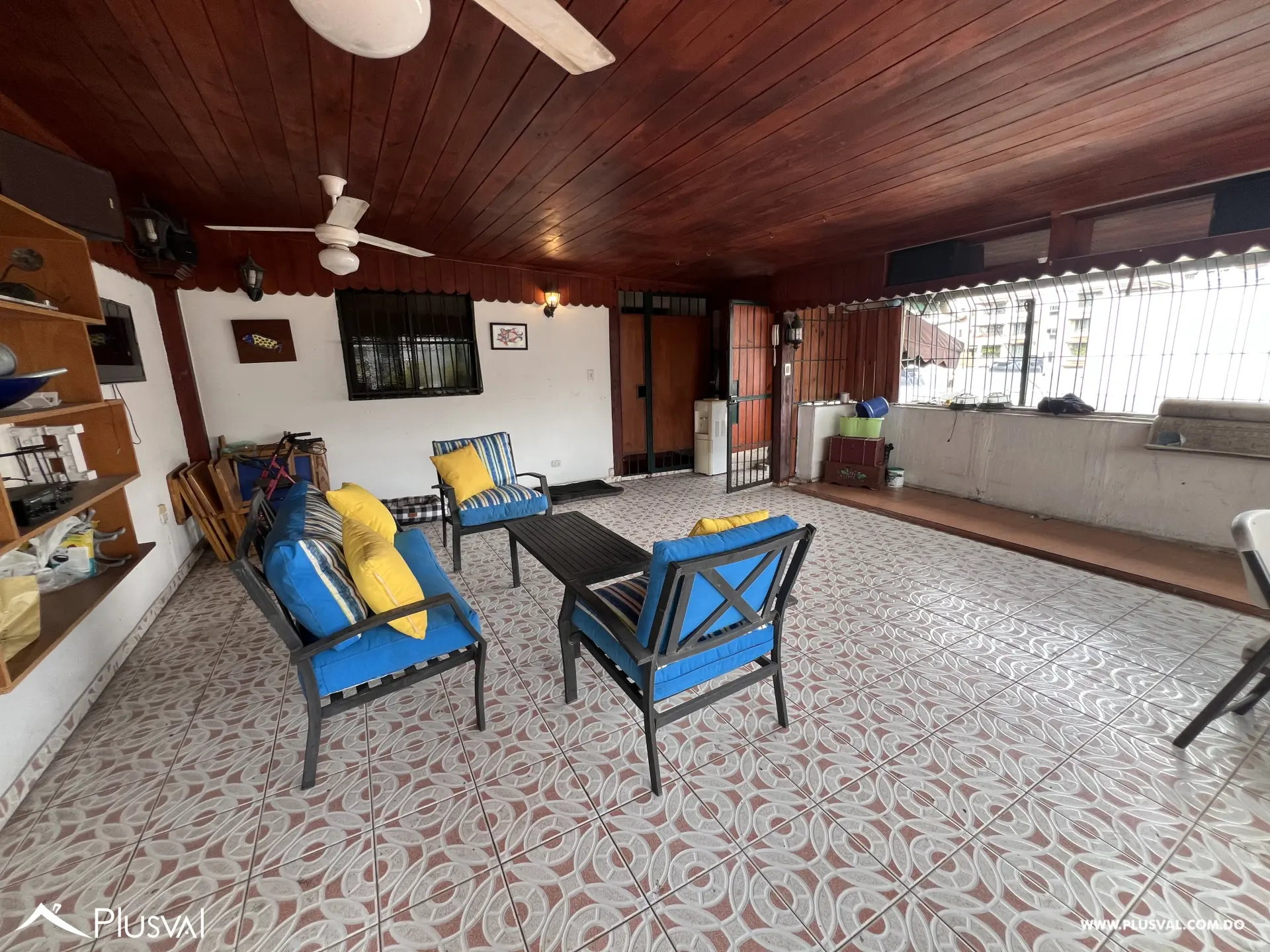 Espacioso apartamento clásico con terraza privada y vista panorámica 494969