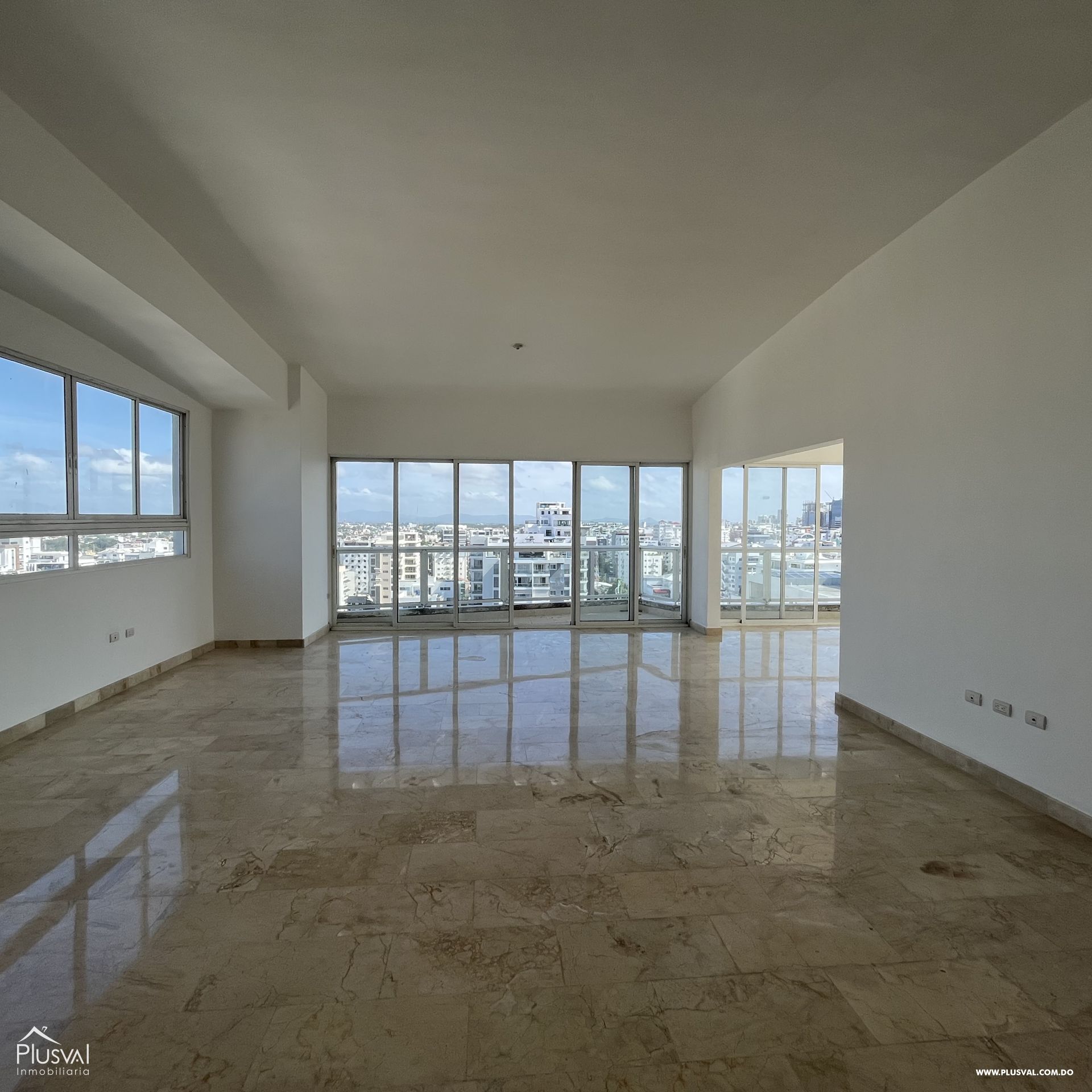 Venta de apartamento de 3 habitaciones en el sector de Evaristo Morales 293895