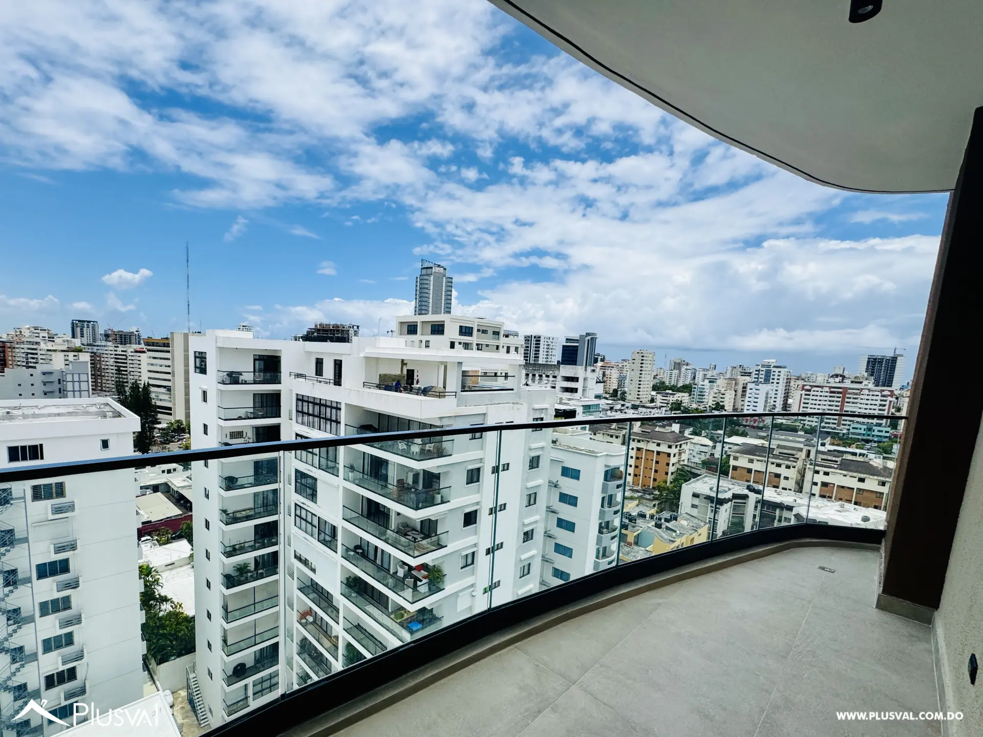 Apartamento de alquiler en exclusivo sector de Naco con vista despejada. 505208
