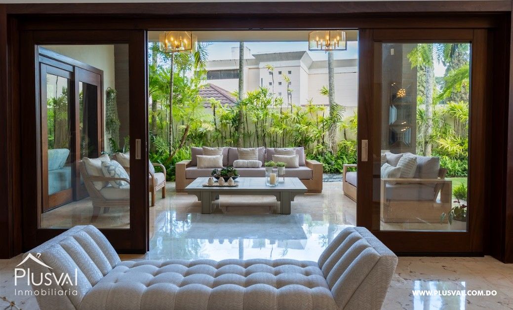 Elegante y Espaciosa Casa de Tres Niveles en Venta Ubicada en Cerros de Gurabo 495871