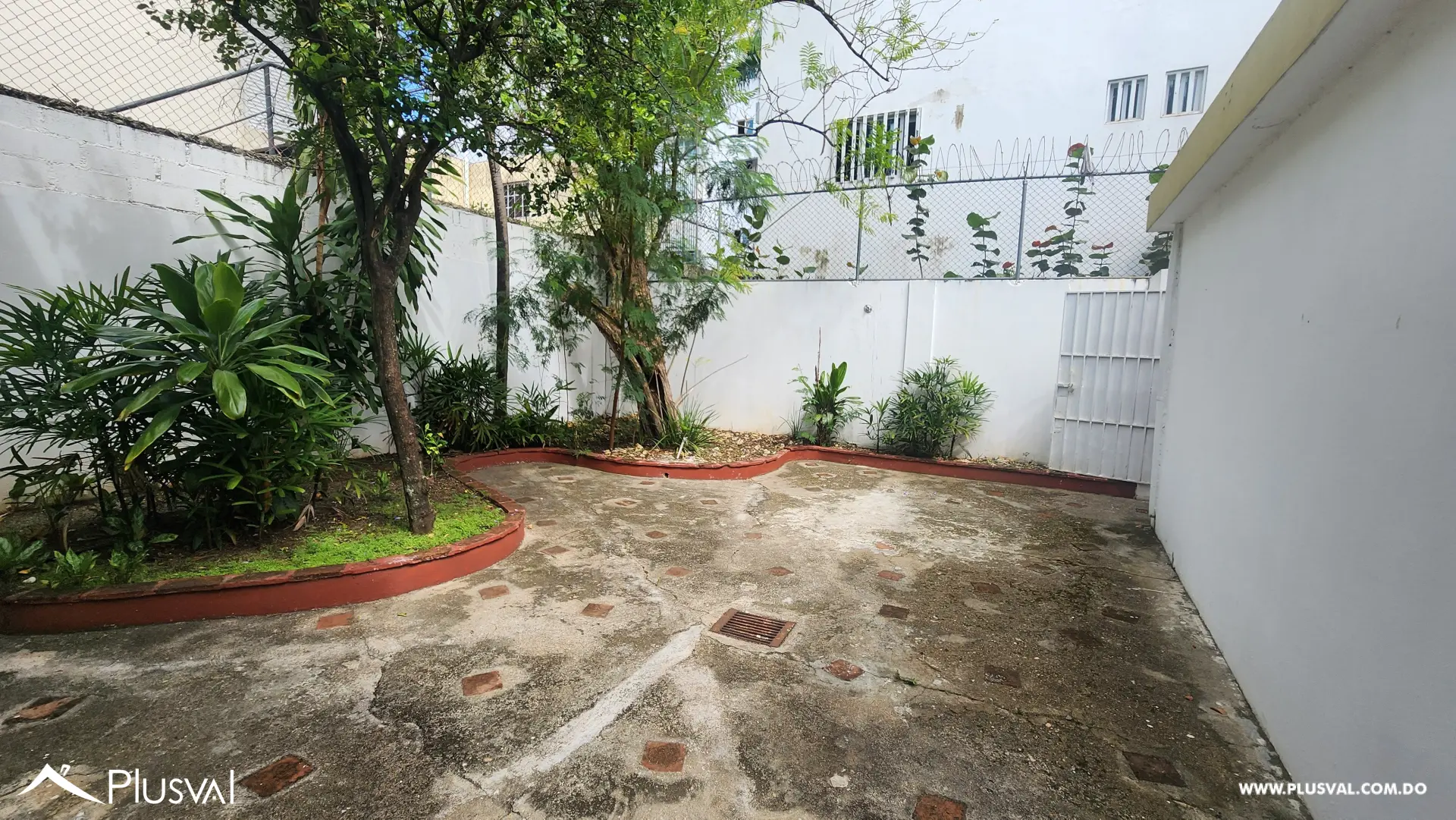 Se alquila casa para fines comerciales. 502710