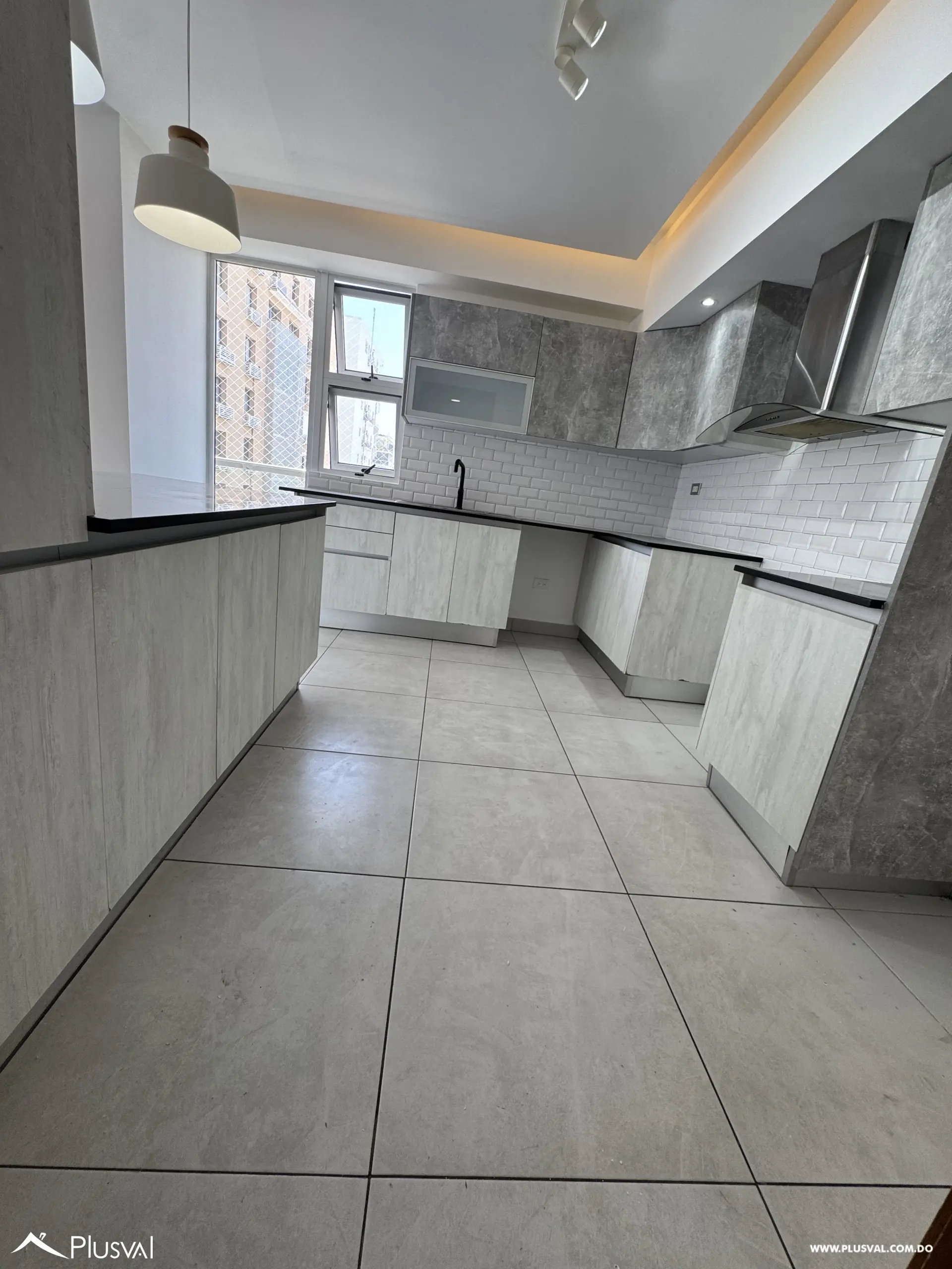 Alquiler apartamento de 3 habitaciones en Evaristo Morales. 518487