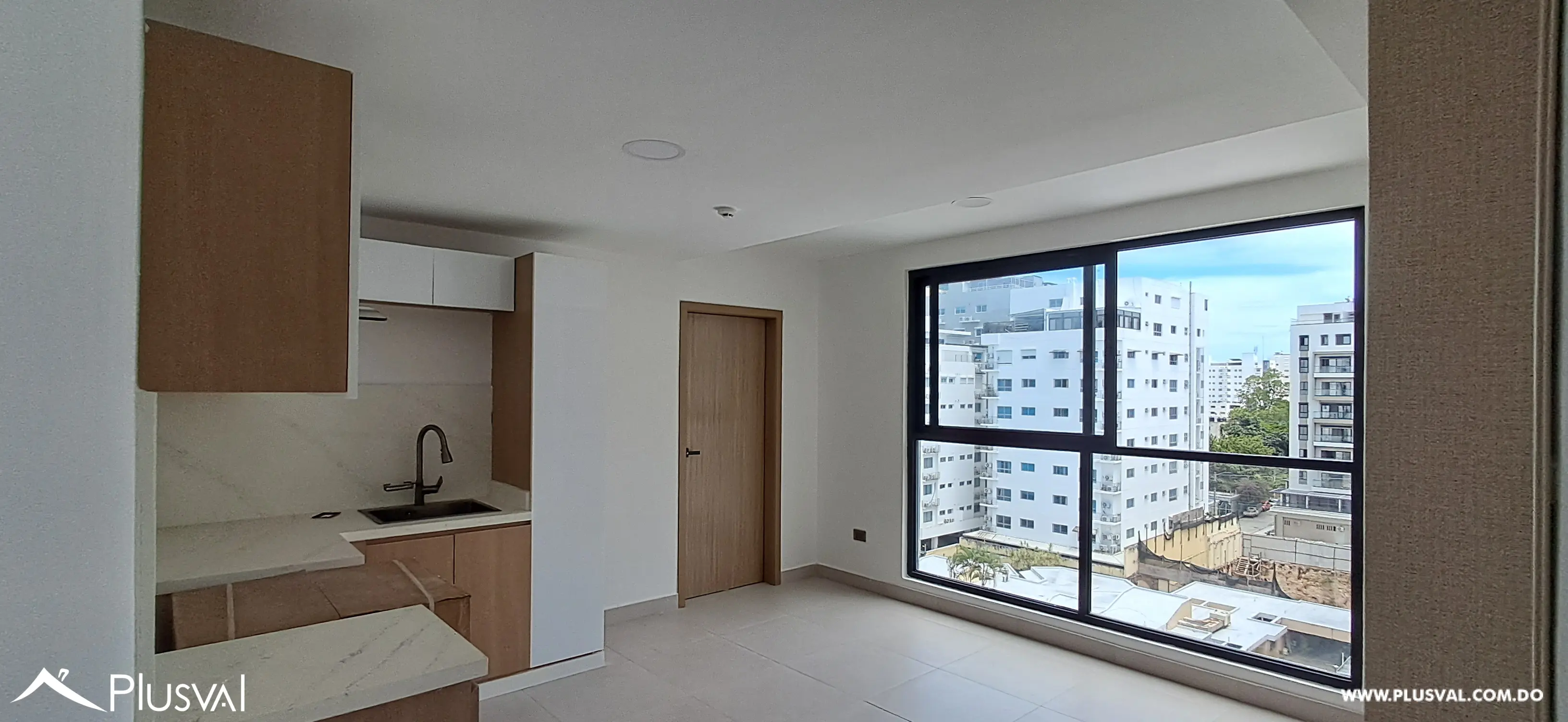 Apartamento en venta con vista despejada en Evaristo Morales 502952