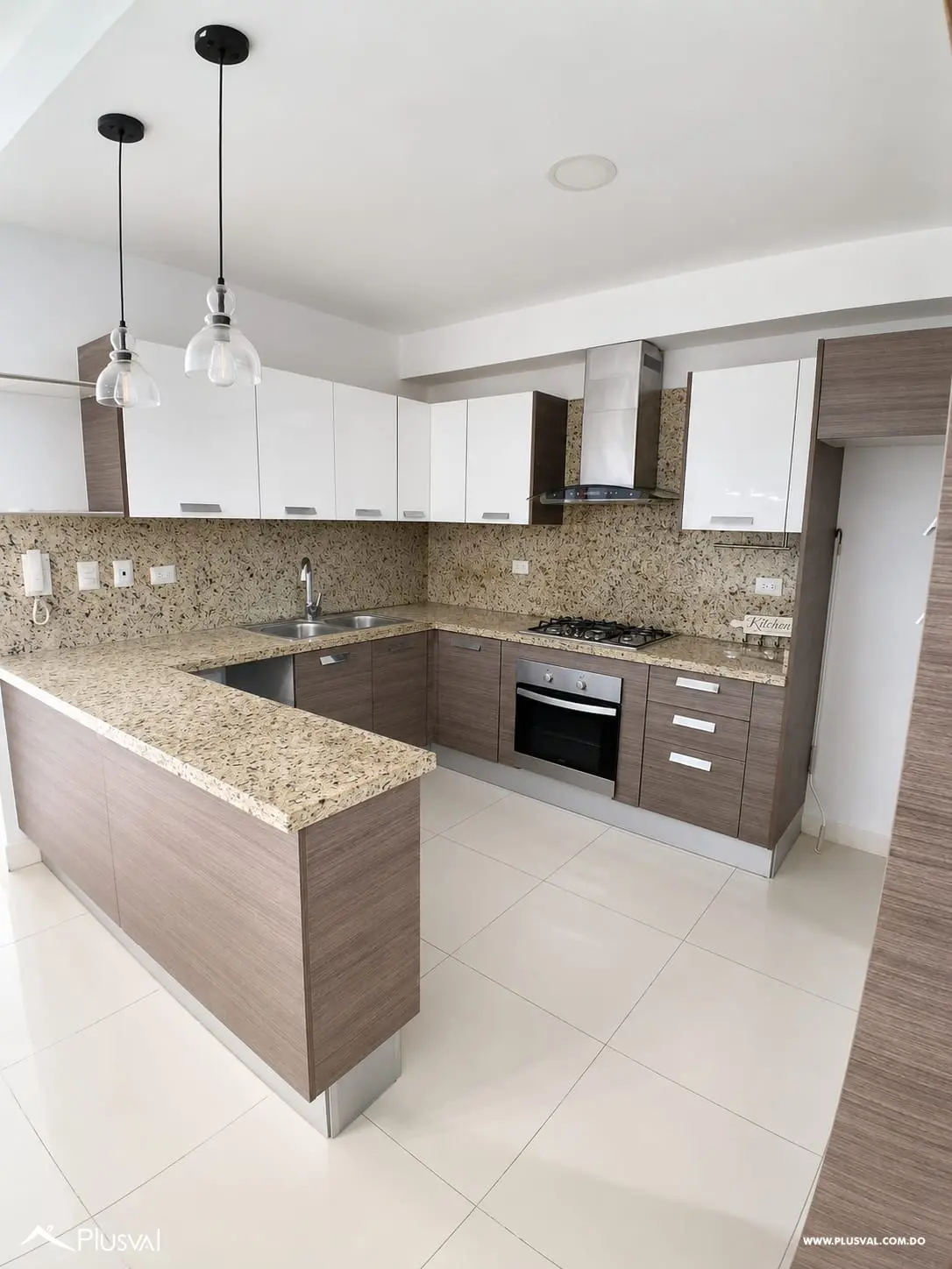 Apartamento con amplio balcon en torre con amenidades en venta 518784