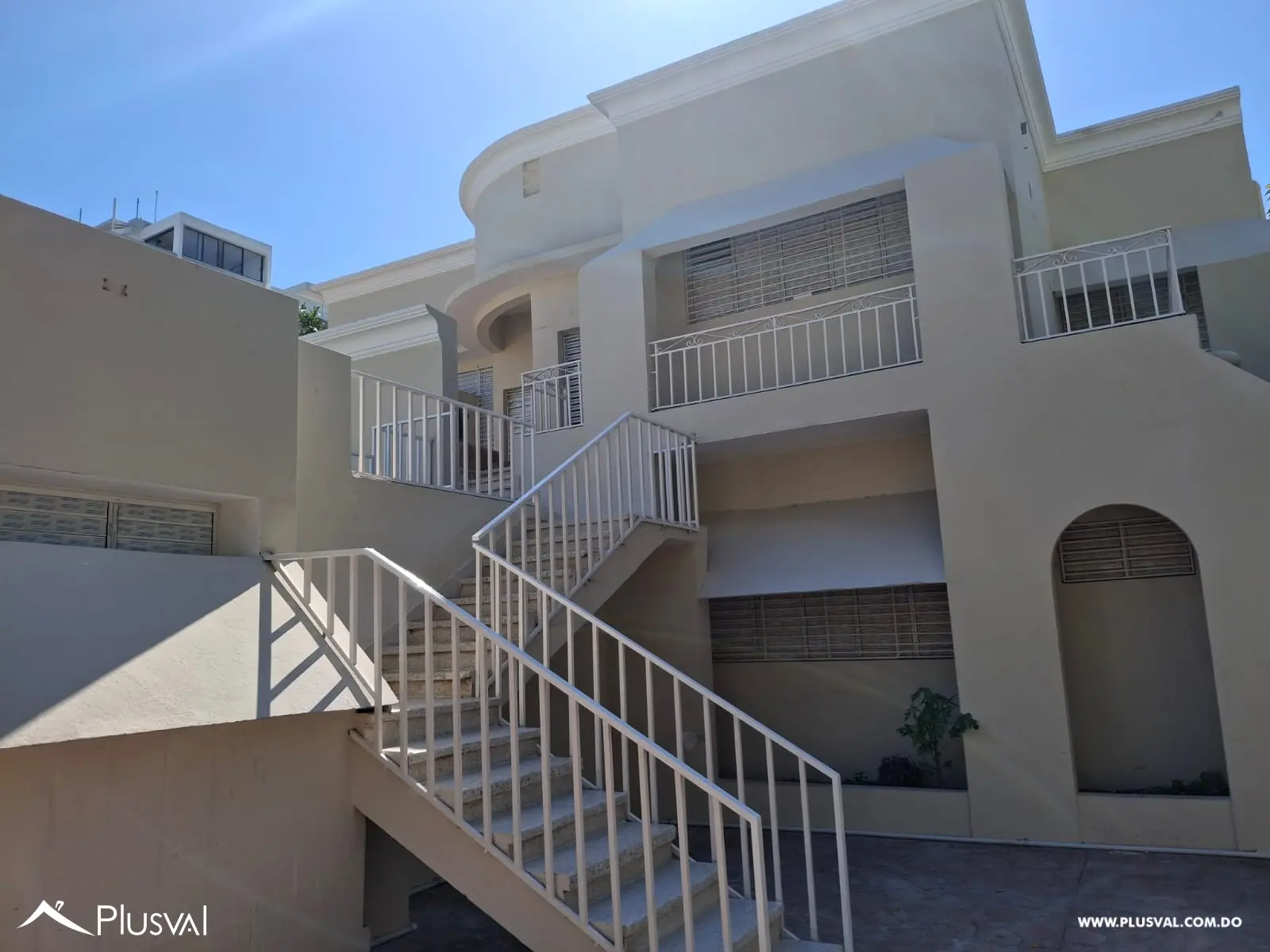 Amplia casa en Alquiler en Gazcue. 490758