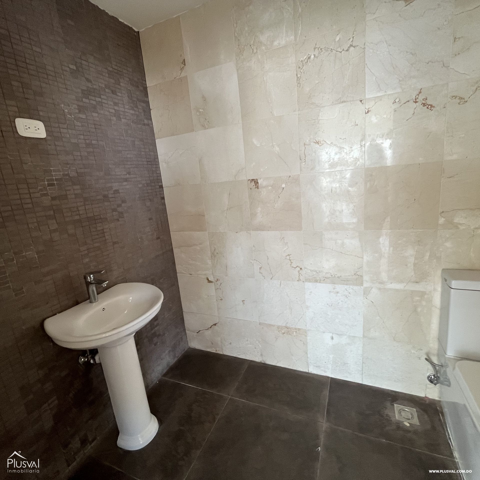 Venta de apartamento de 3 habitaciones en el sector de Evaristo Morales 293896