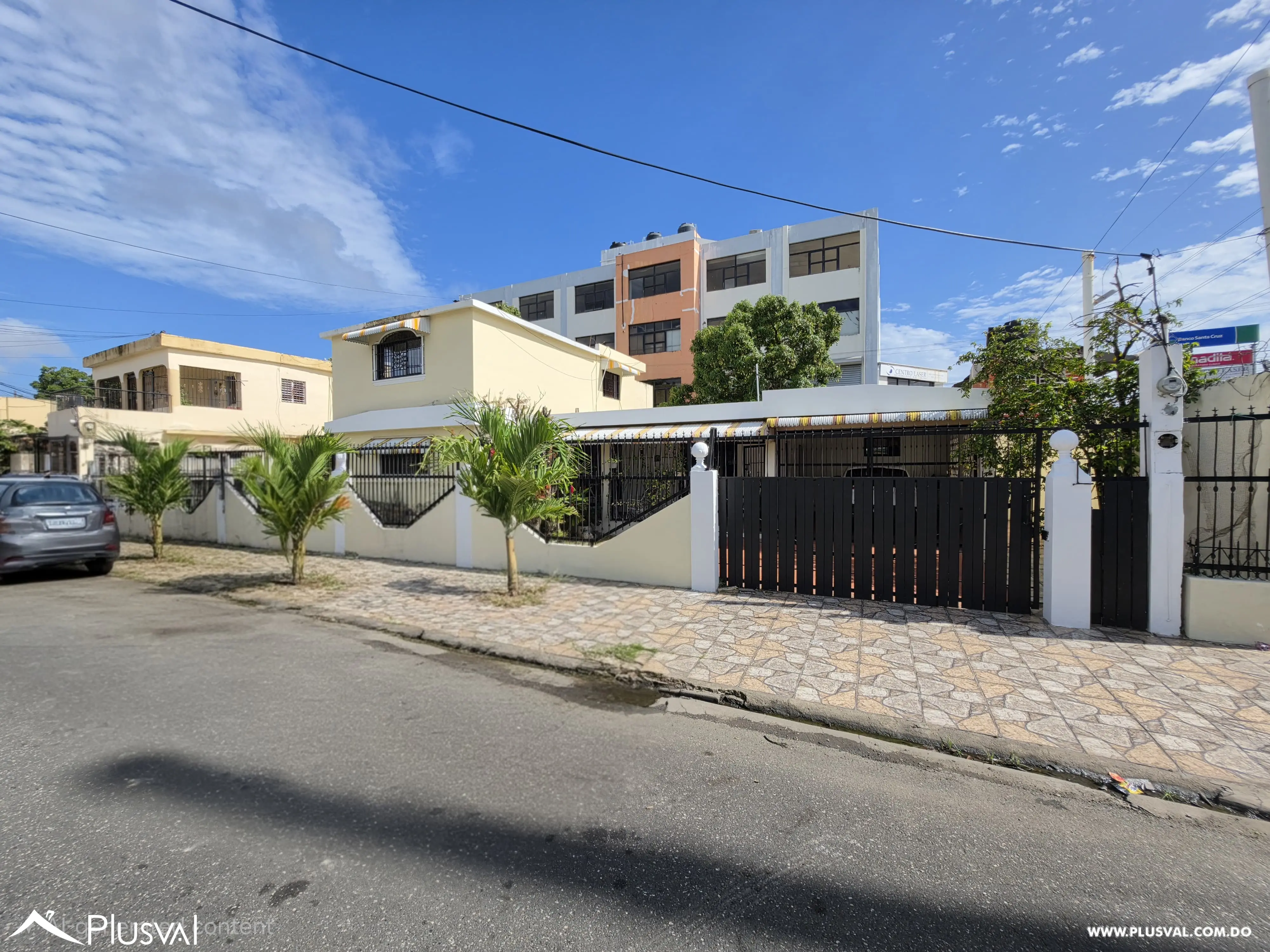 Casa en Venta con Gran Potencial Comercial Próxima a Sabana Larga en Ensanche Ozama 499353