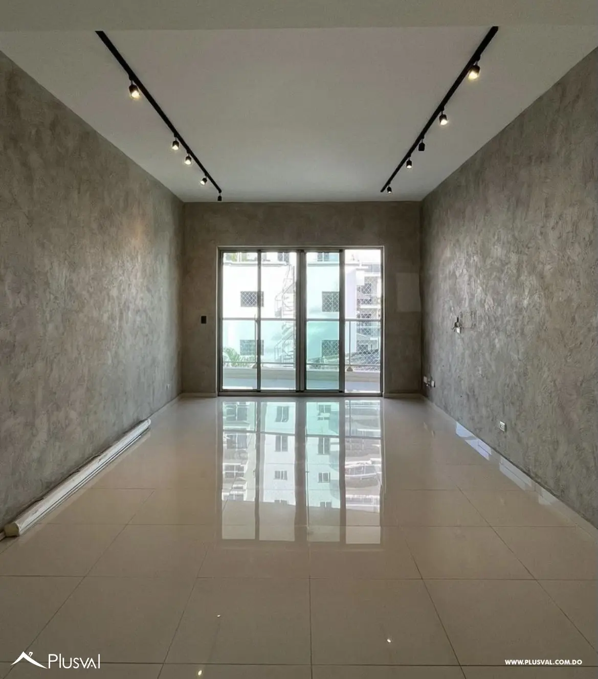 Amplio apartamento de 2 habitaciones en venta en Evaristo morales 493085