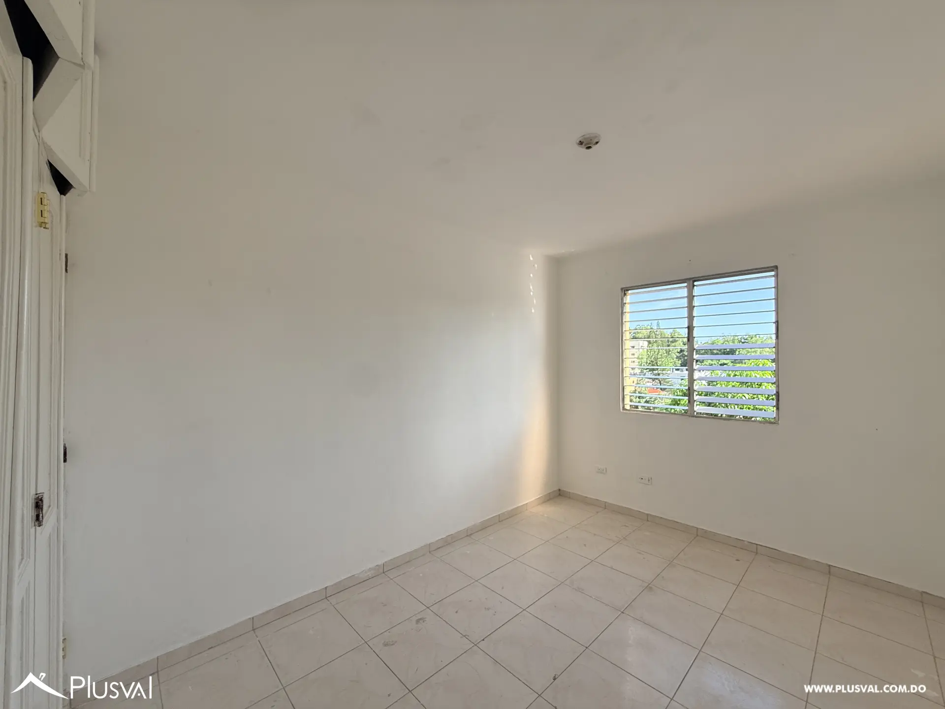 Apartamento AMPLIO de 3 Habitaciones en Ave. República de Colombia, Arroyo Hondo 536621