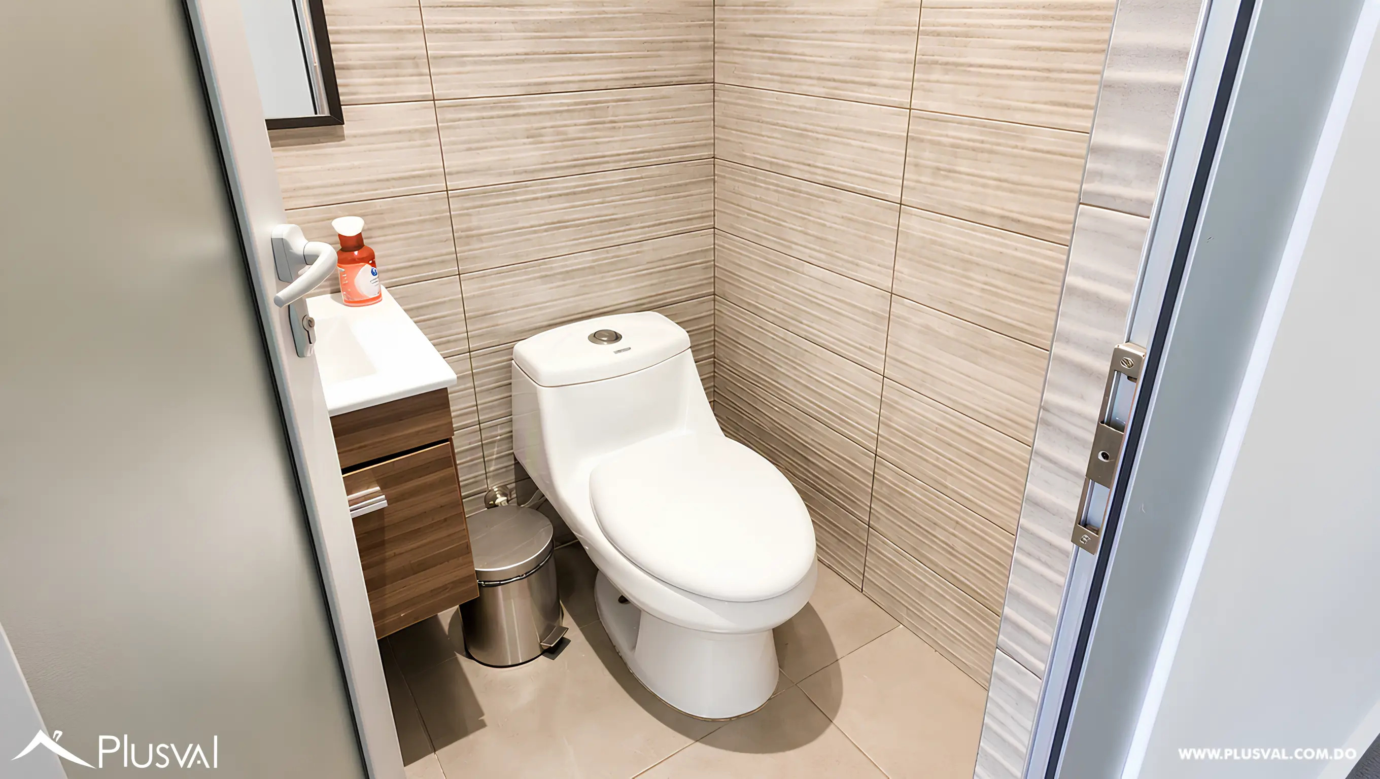 Amplio Local comercial en Torre Corporativa 520808