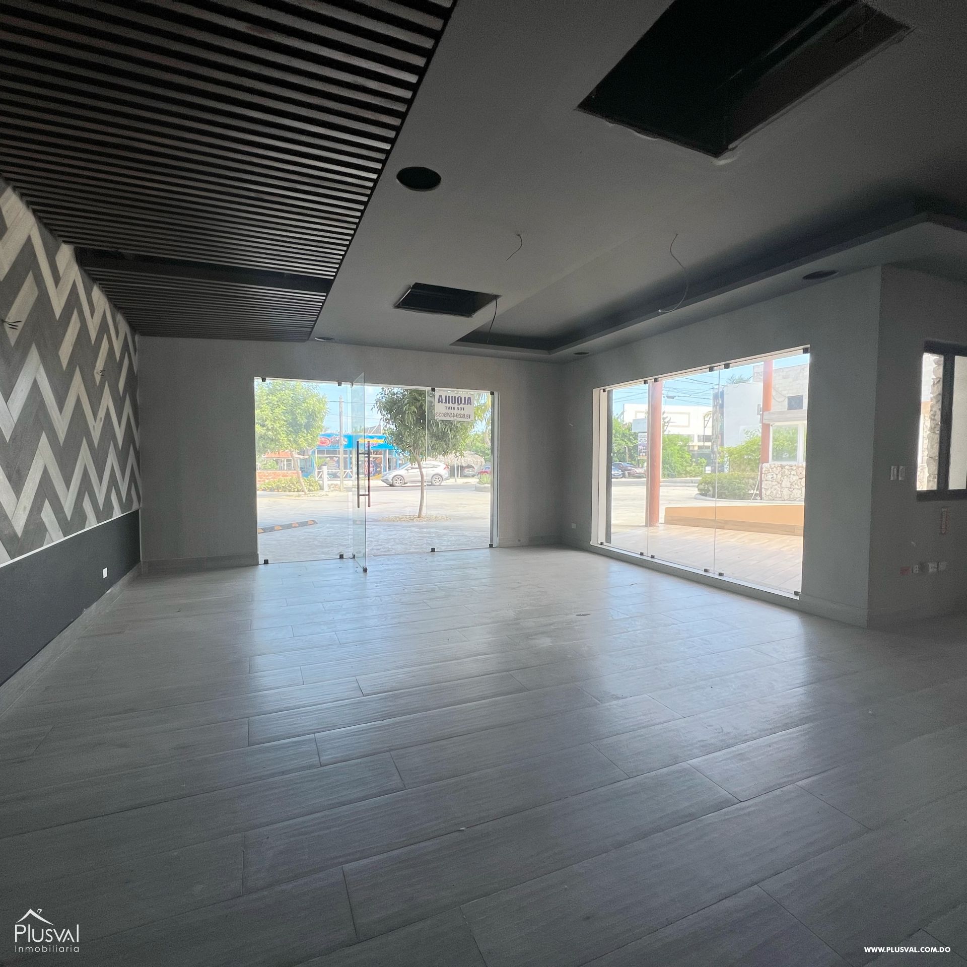 Local comercial en primer nivel Ave Barcelo Punta Cana 401405
