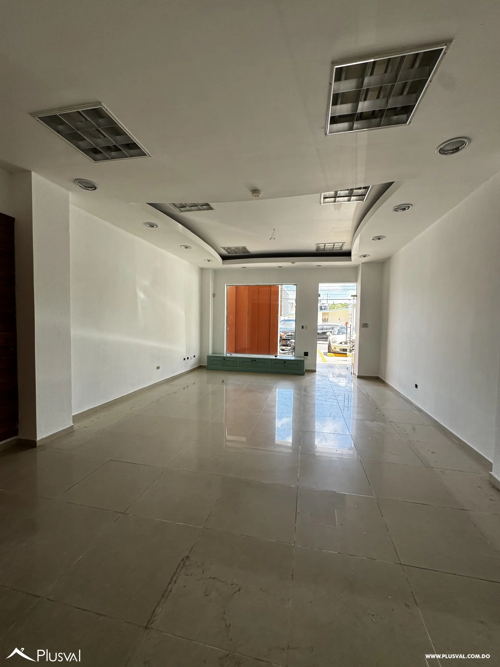 Local Comercial en Alquiler en Los Jardines Metropolitanos 526282
