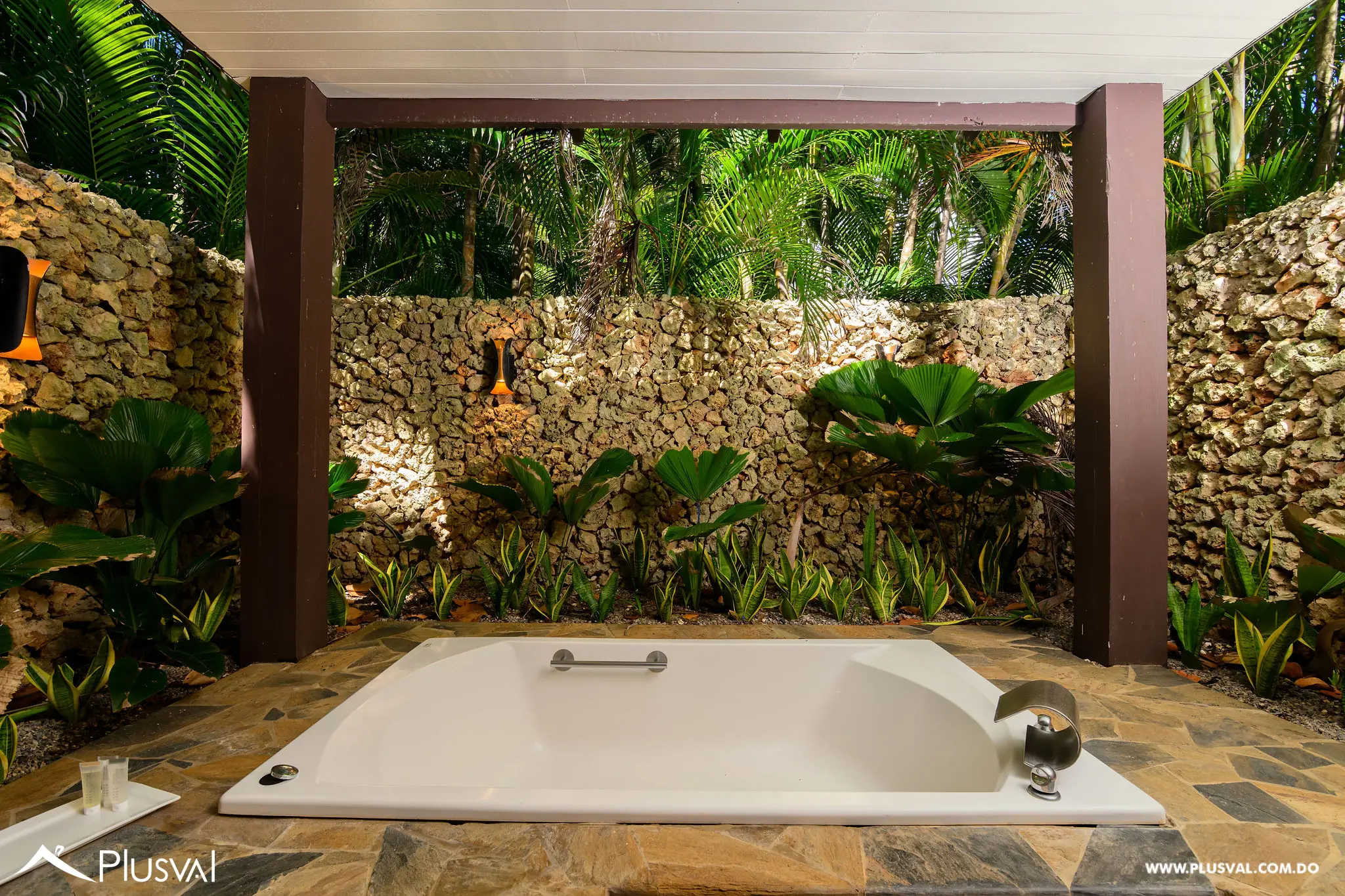 Preciosa Villa en venta. primera línea de playa en Cabrera 476759