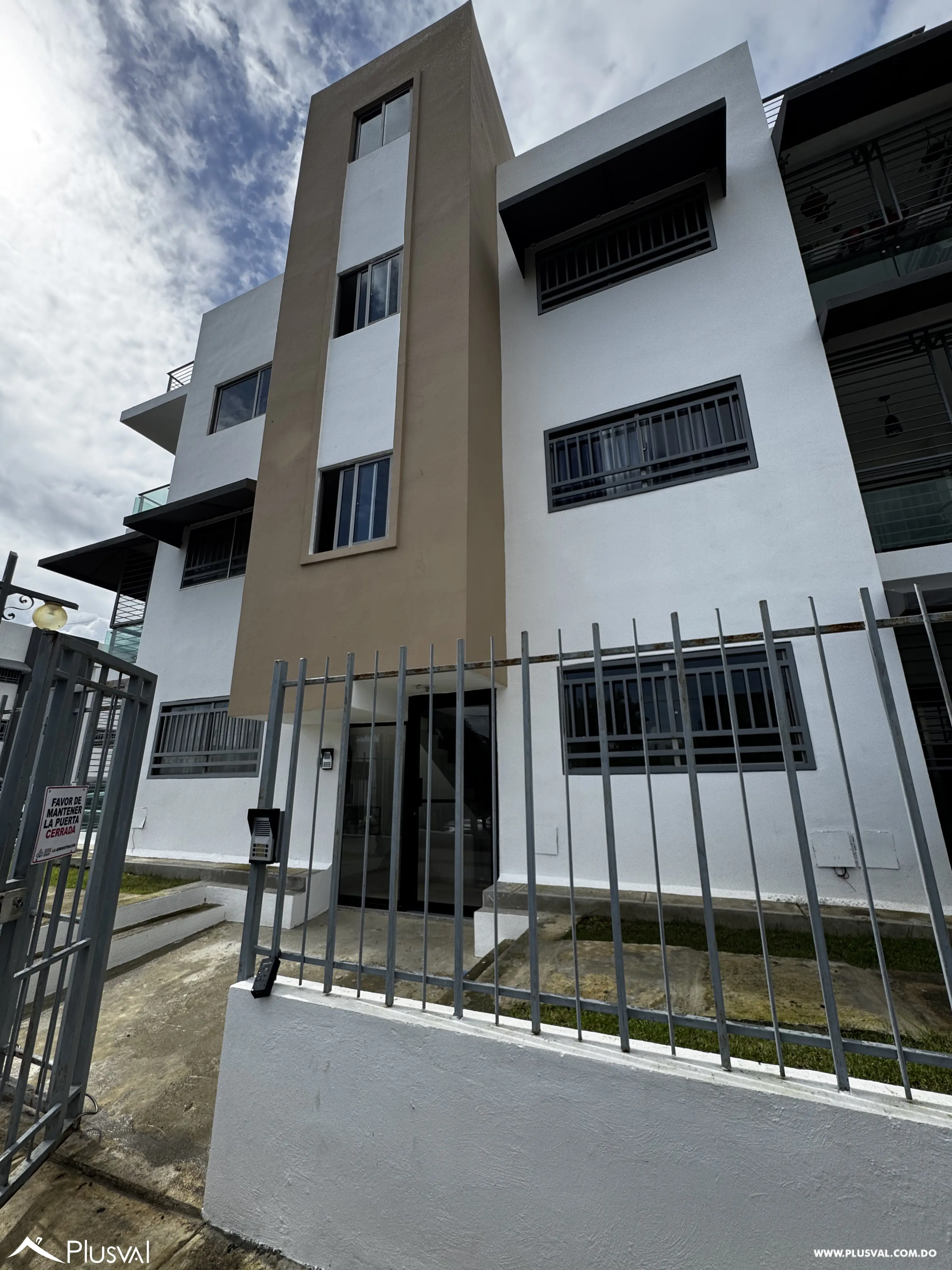 Complejo de  Aptos - Primer Nivel - 3 Habitaciones + Patio 528115