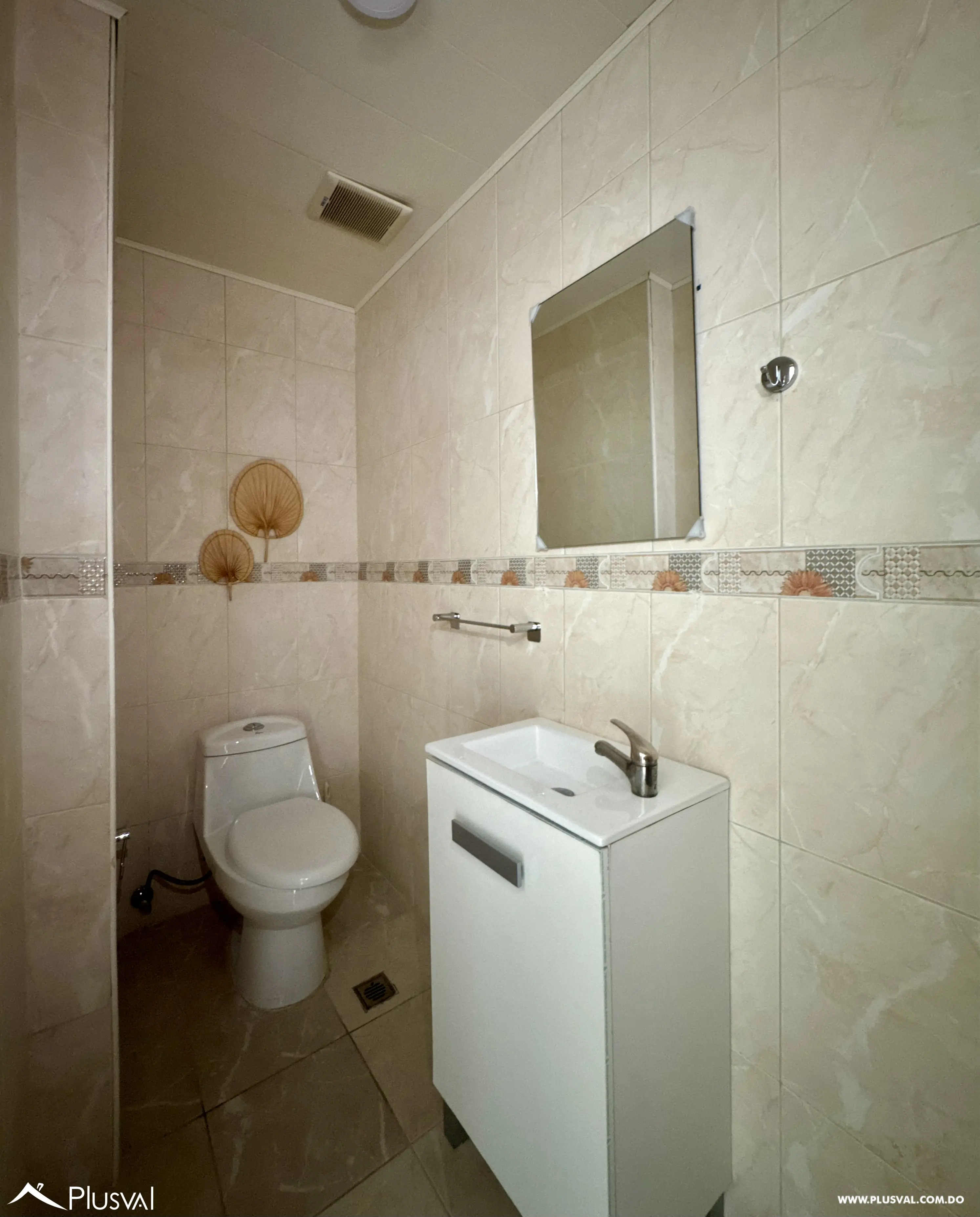 Alquilo apartamento de tres habitaciones en Evaristo Morales. 493672