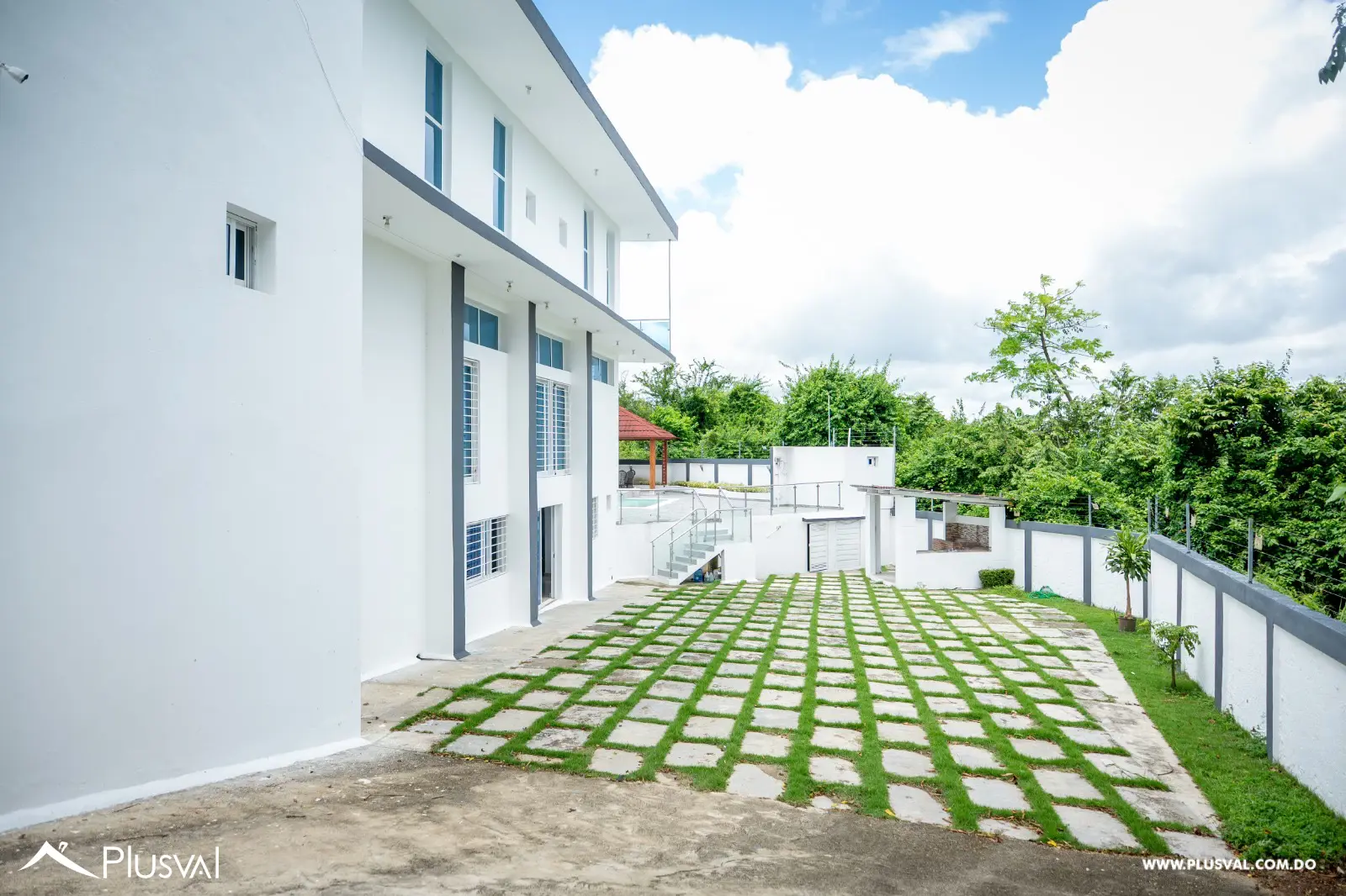 Villa de dos Niveles en Venta en Residencial Cerrado 520728