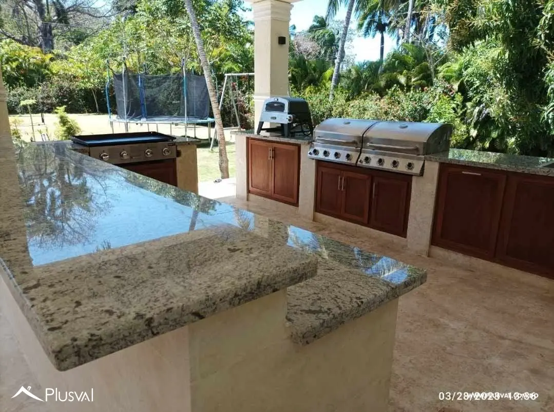 ¡Invierte en el Paraíso! Villa de Ensueño con Piscina y Amplio Patio 510098