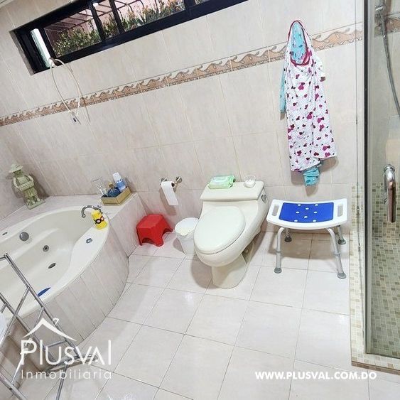 Se Vende  amplio apartamento en Naco 368944