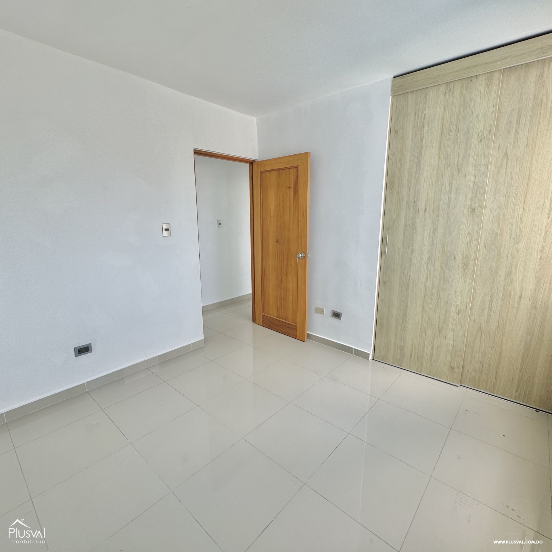 Amplio Apartamento en Alquiler nuevo en Colinas del Arroyo 434785