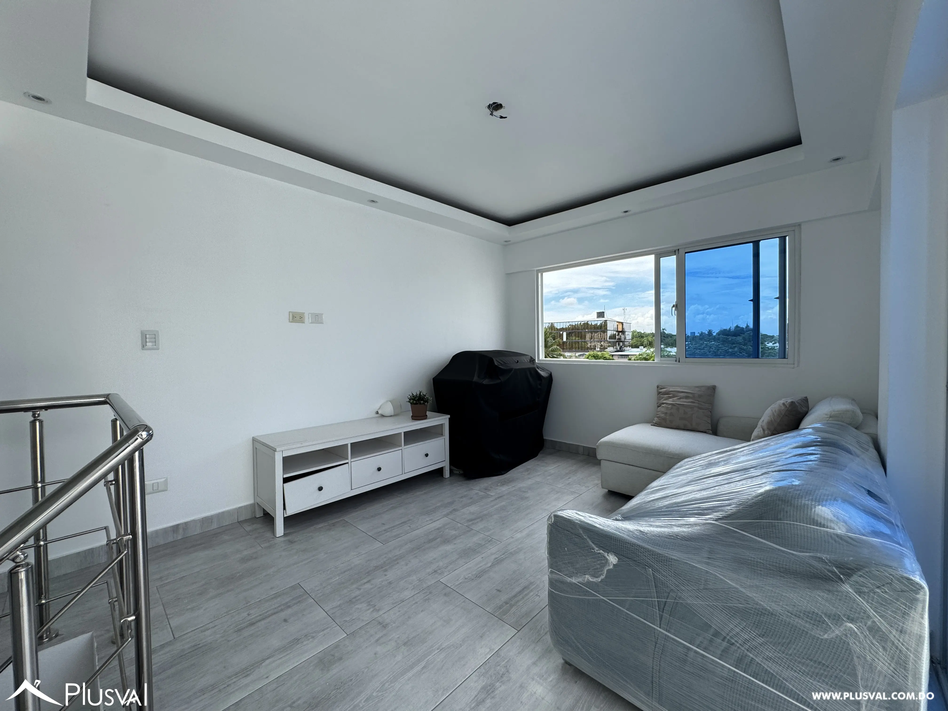 Penthouse en alquiler de 3 habitaciones con terraza en Altos de Arroyo Hondo 462858