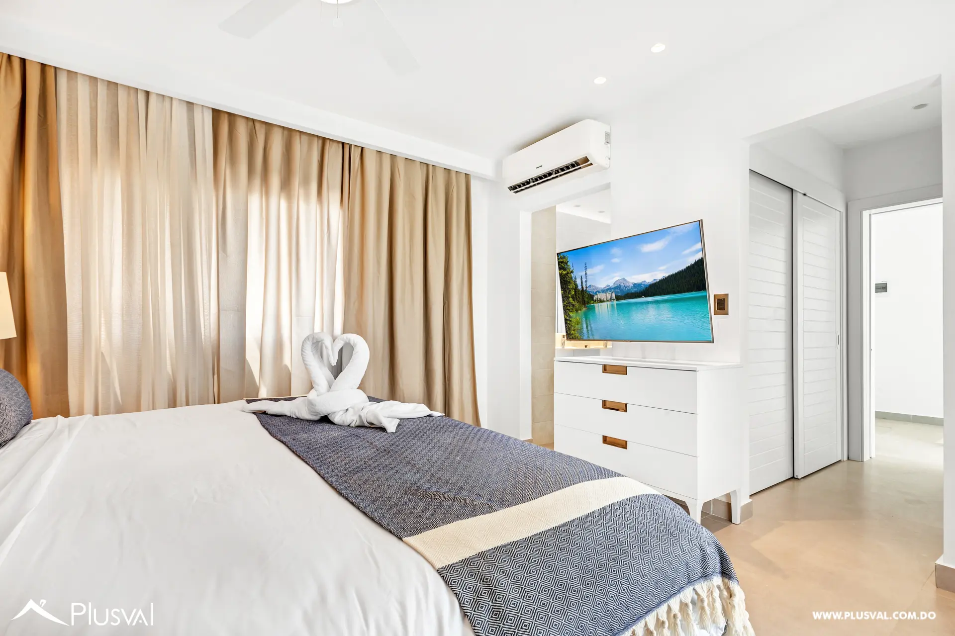 Penthouse dúplex con terraza panorámica y piscina privada a pasos de la playa en Los Corales 487824