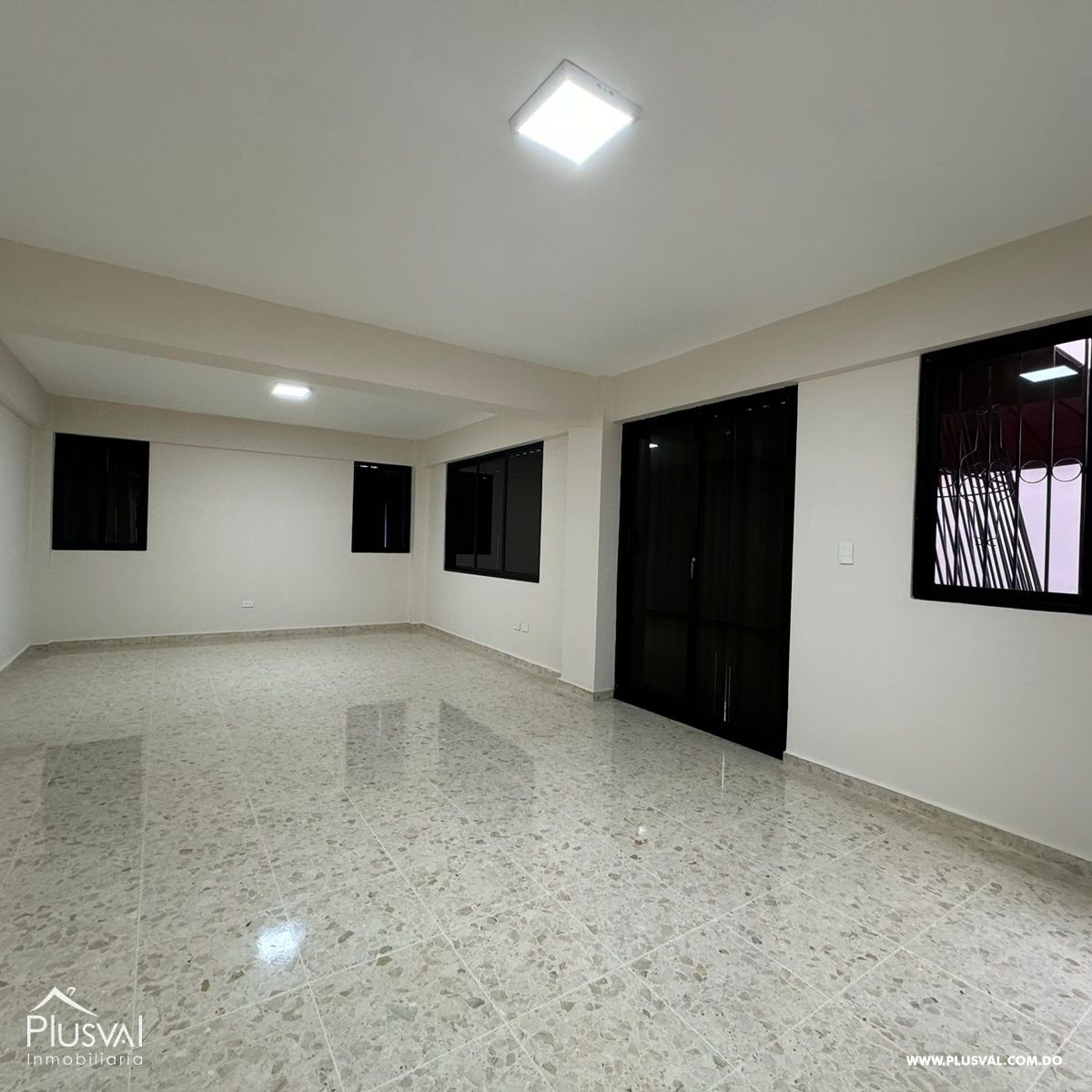 Clásico apartamento en alquiler en Naco.  Recién remodelado completamente, excelentes vecinos. 376997
