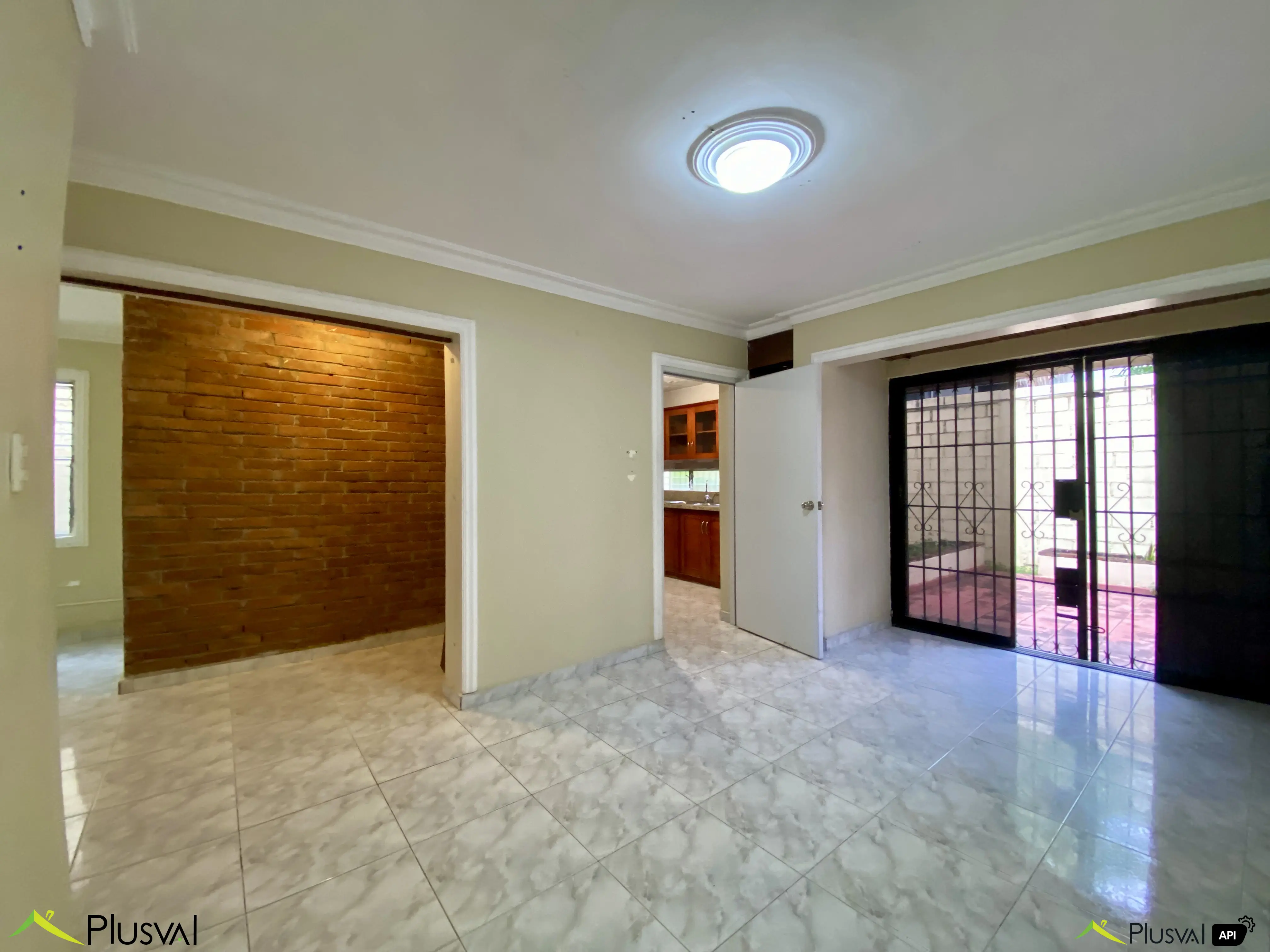 Casa Comercial de Dos Niveles en Alquiler en Urbanización Fernández – Ideal para Oficinas o Negocio 450683