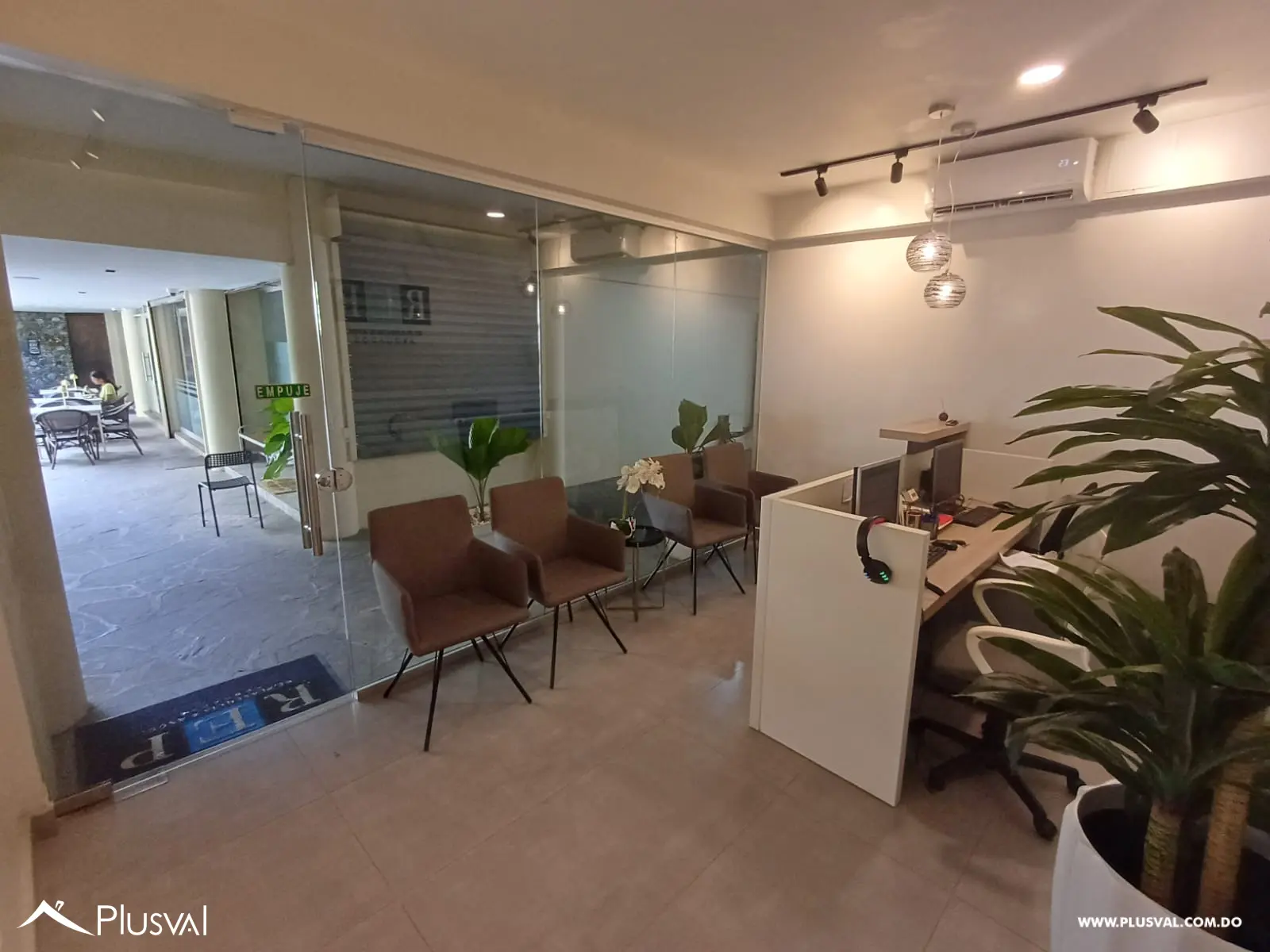 Se alquila Local Comercial en la Winston Churchill 501756